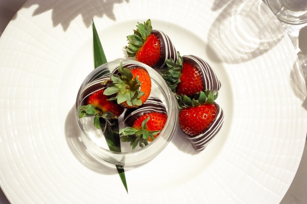 chocolate covered strawberries babymoon
