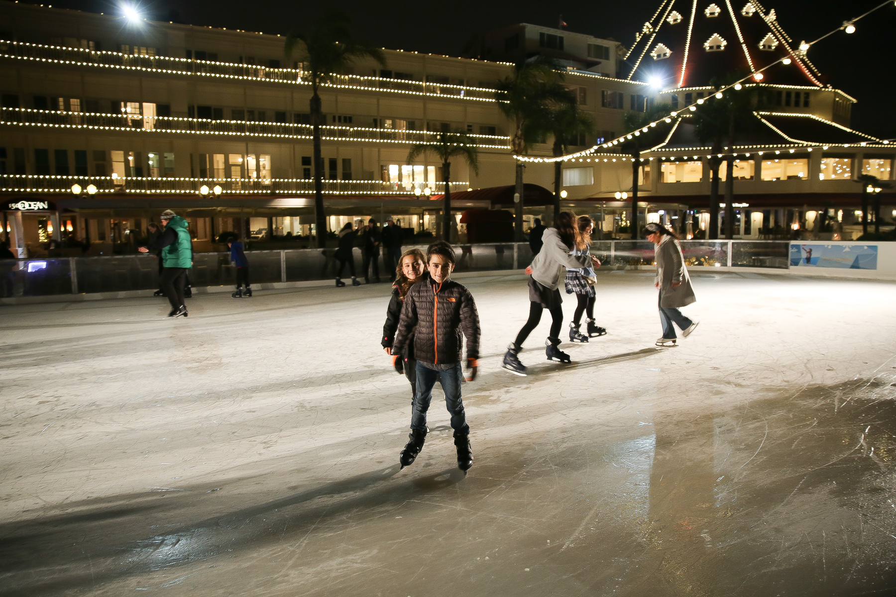 kids ice skating