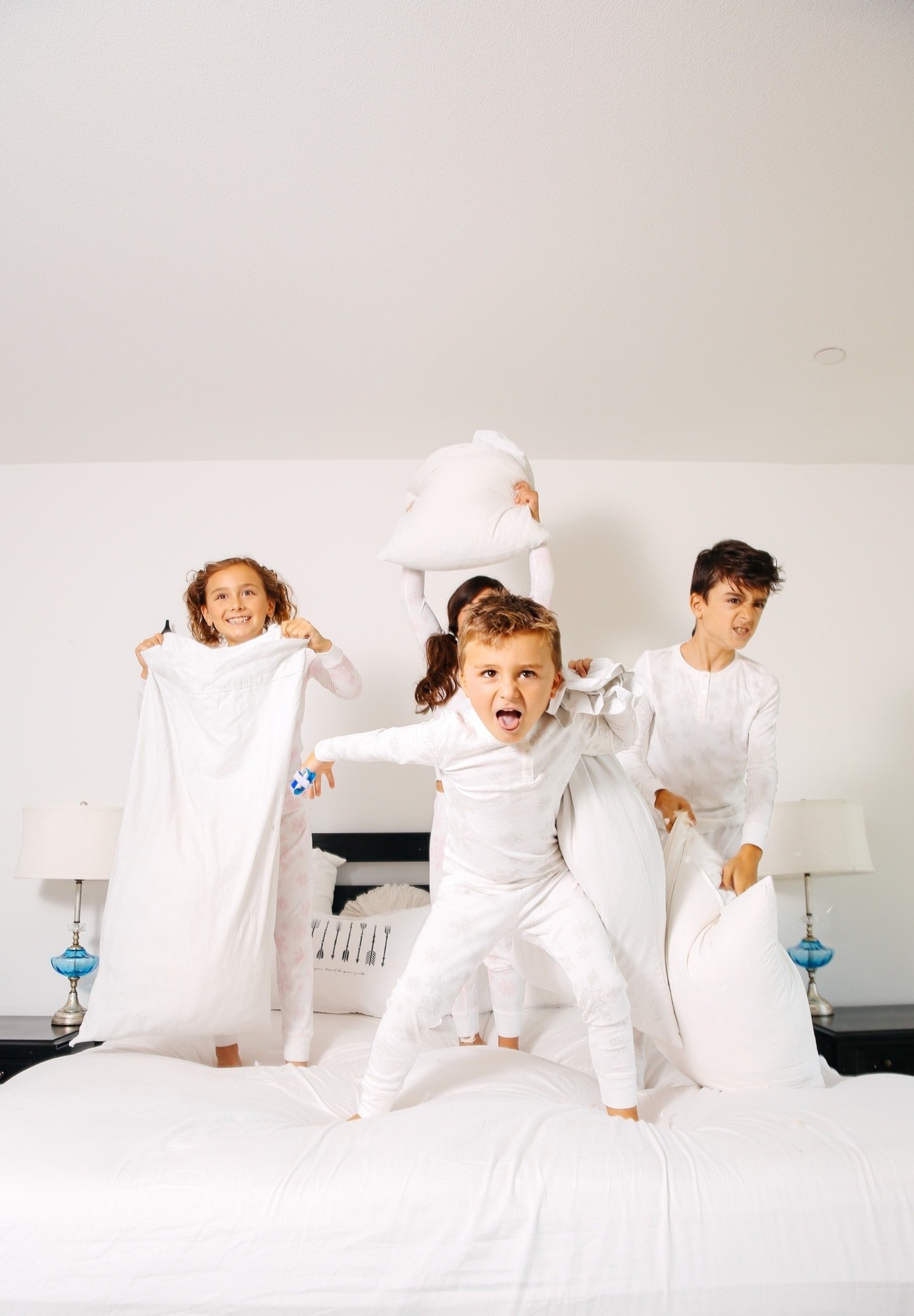 kids pillow fight