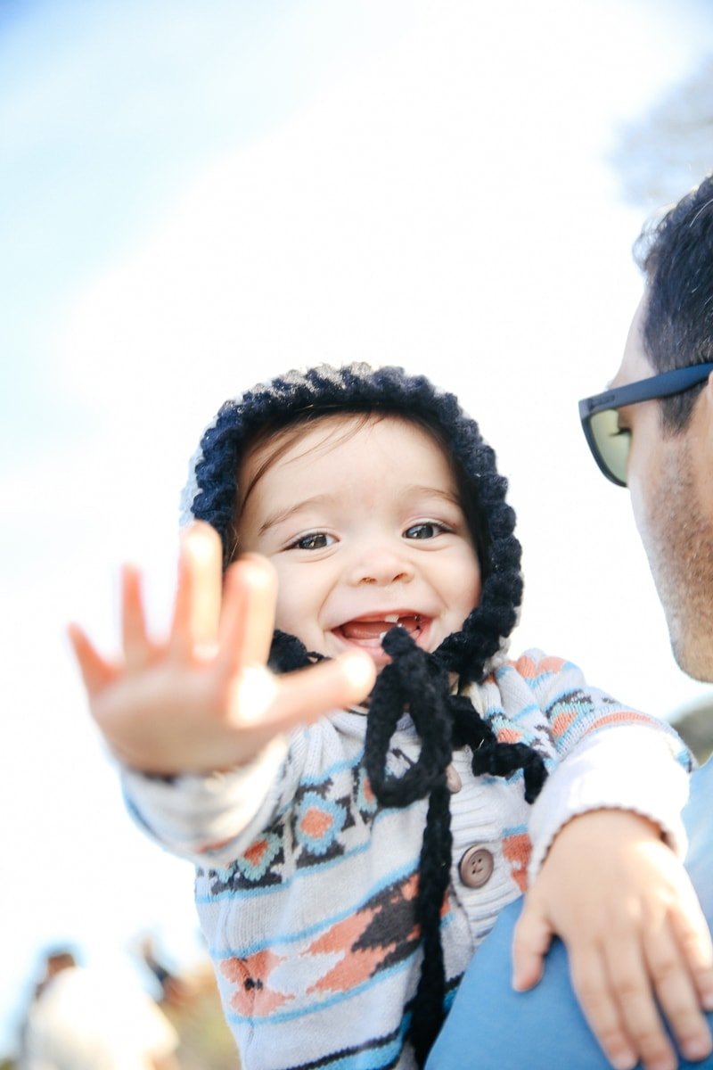 baby waving 