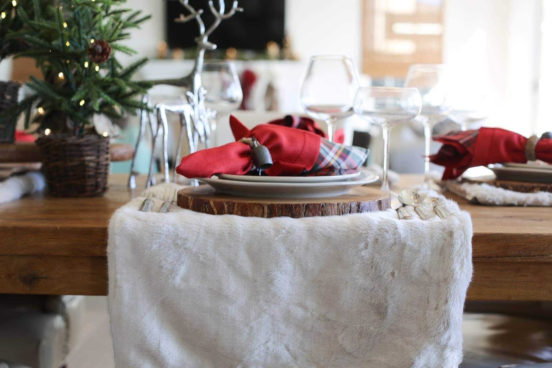 How to Set the Perfect Holiday Table