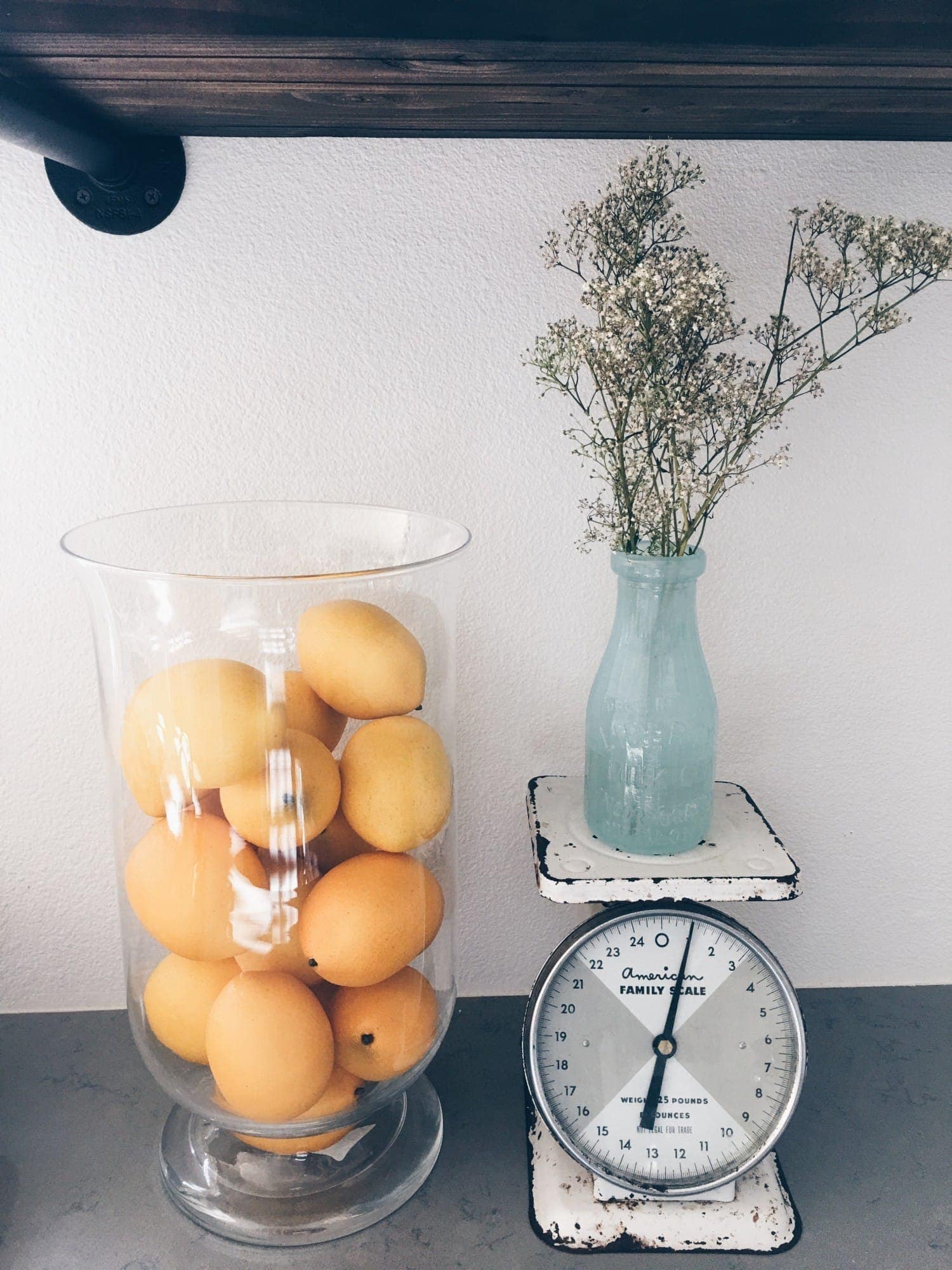 lemon in vase 