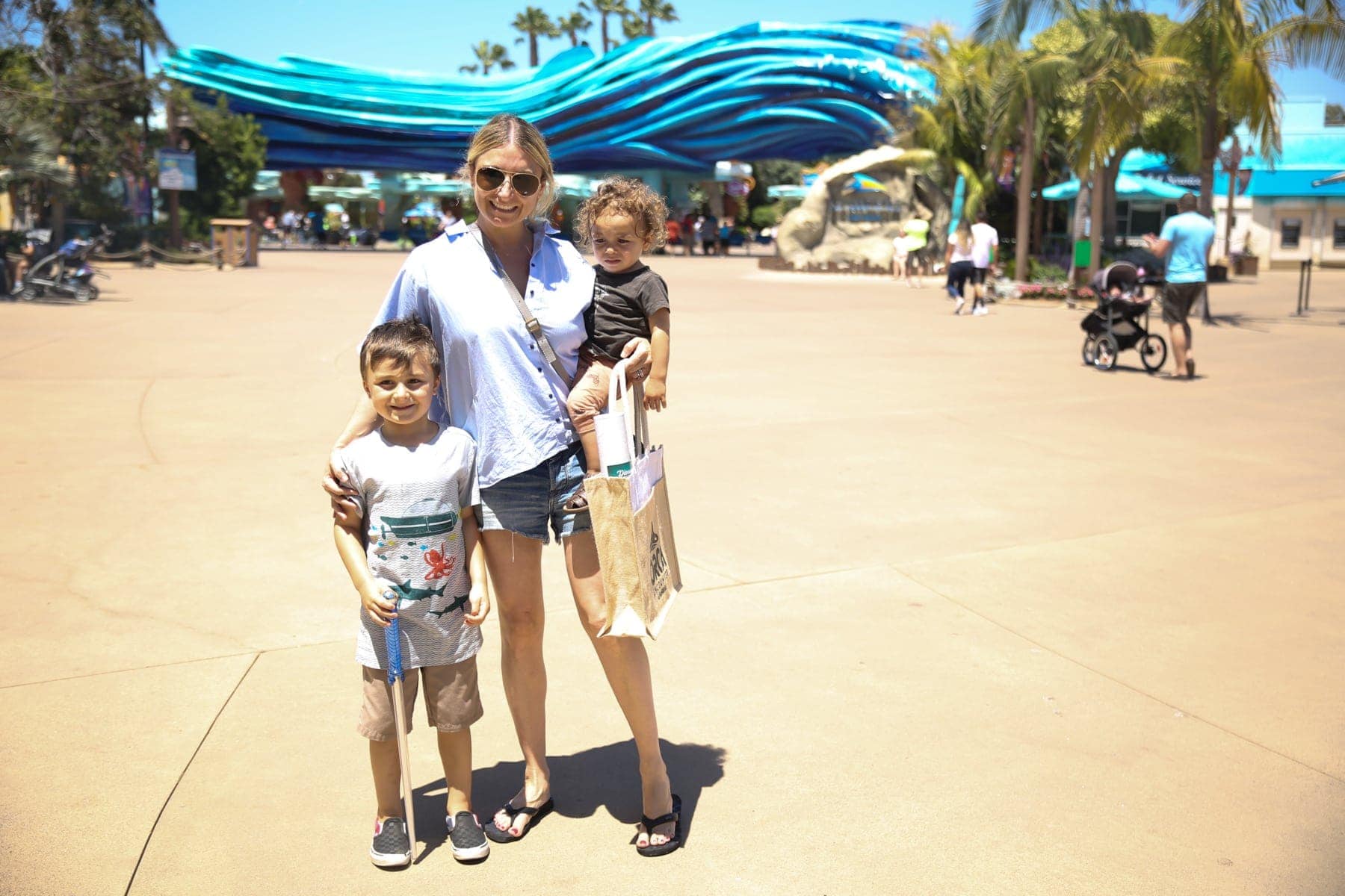 mom with kids at seaworld