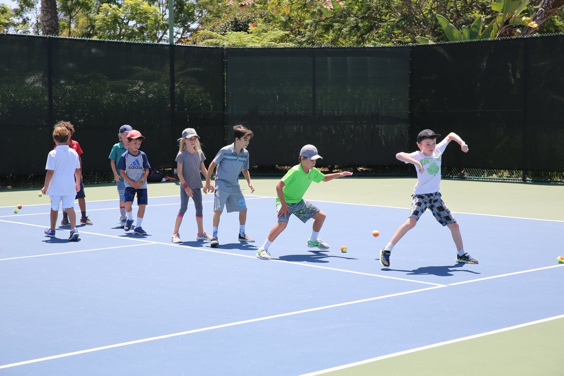 kids playing tennis 