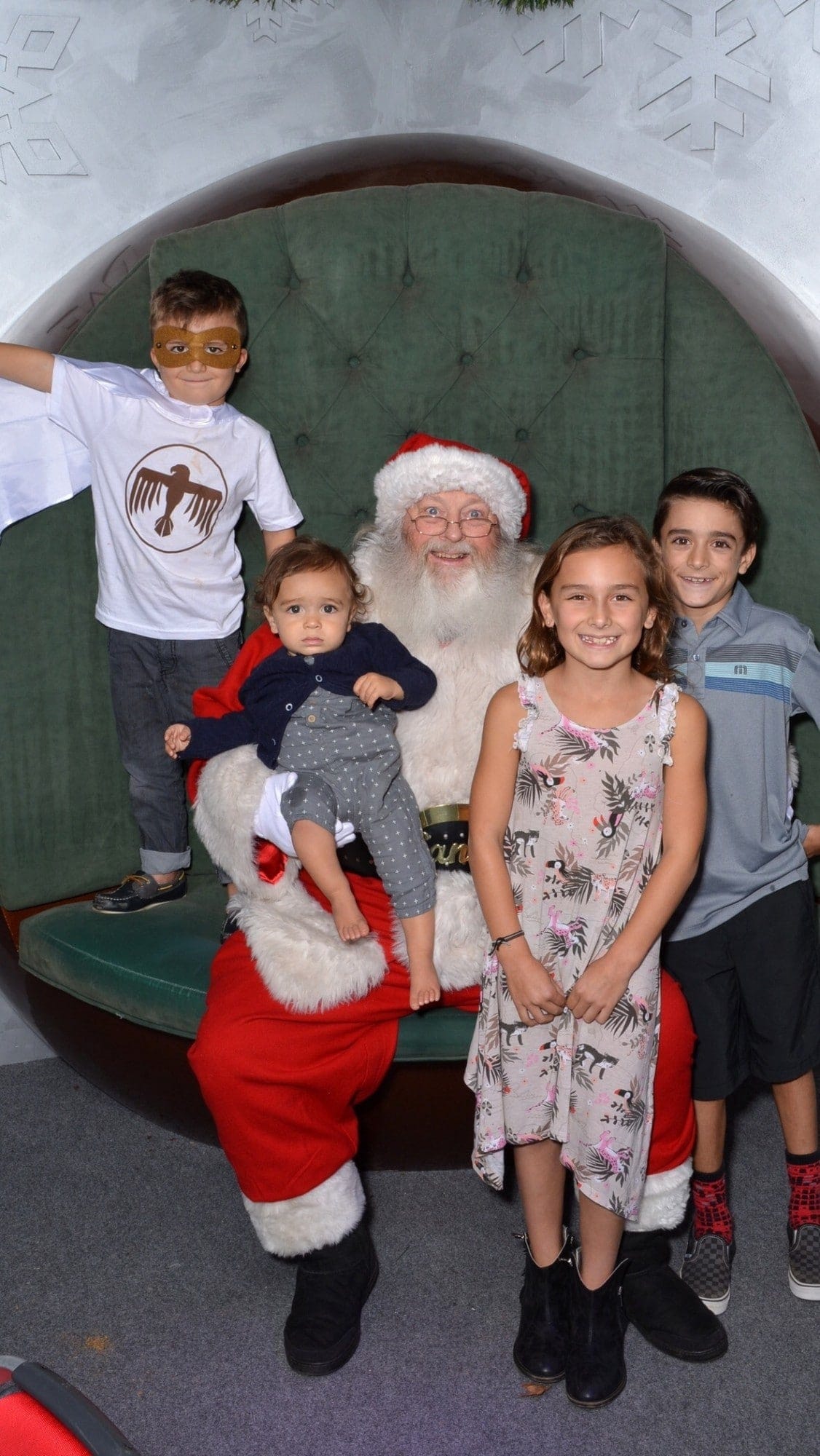 kids photo with santa