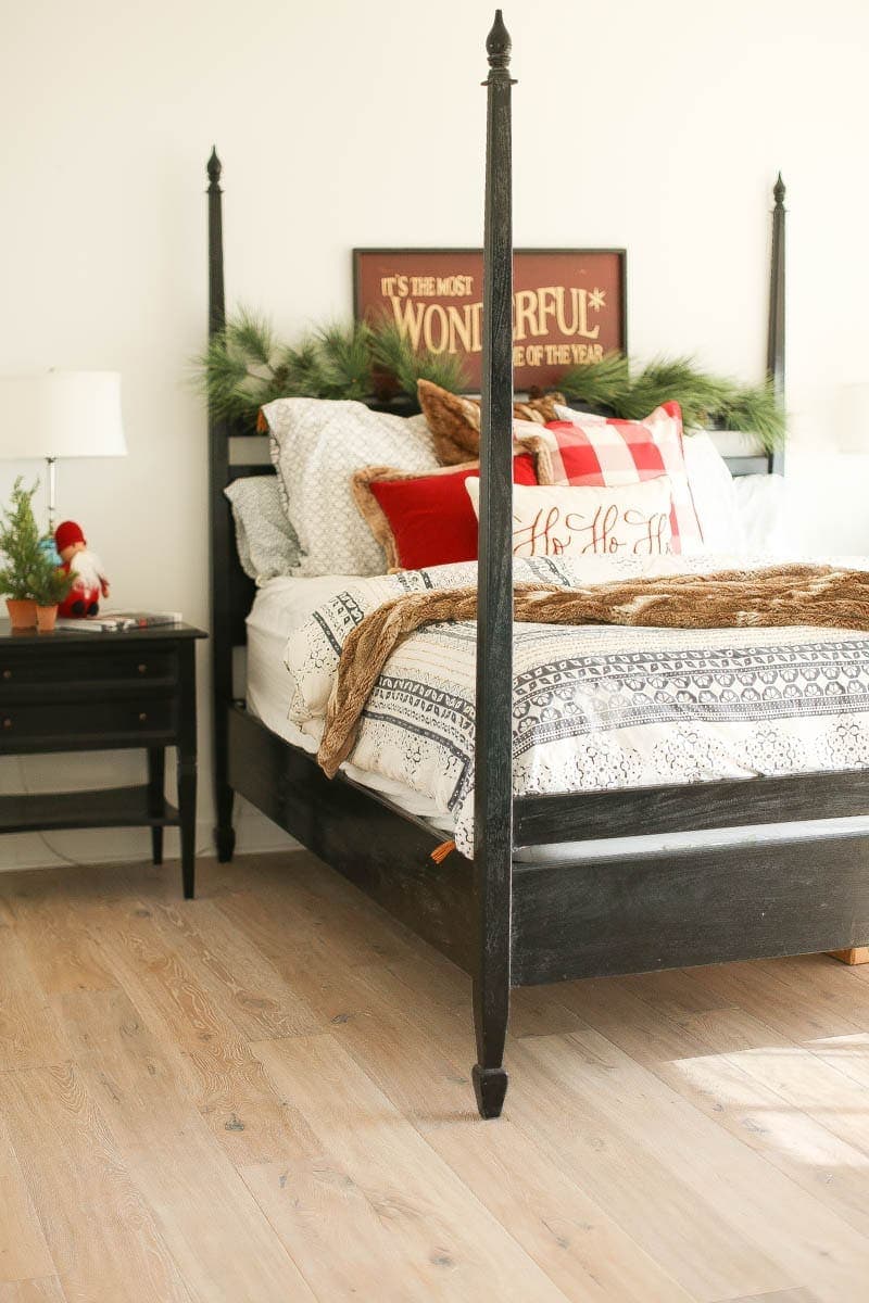 christmas guest bedroom