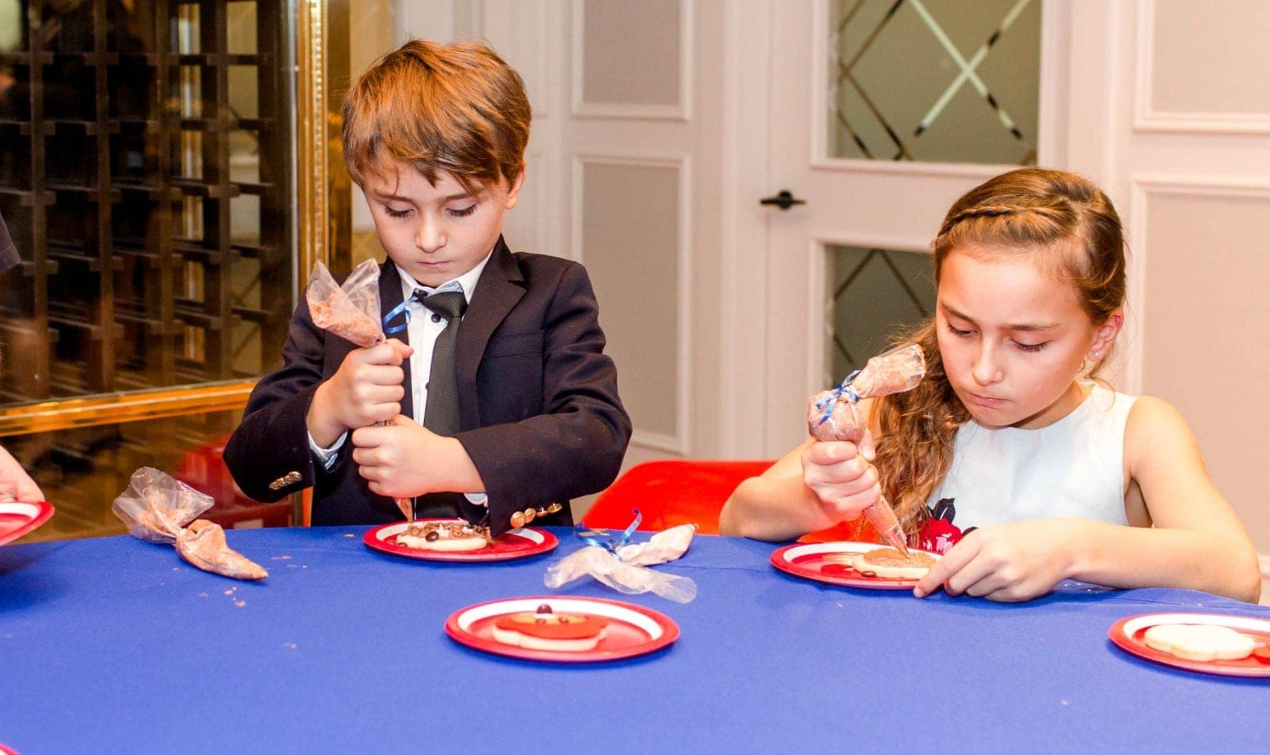 kids decorating cookies