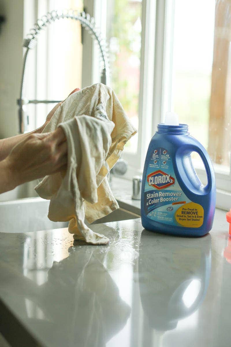 pretreating laundry with clorox