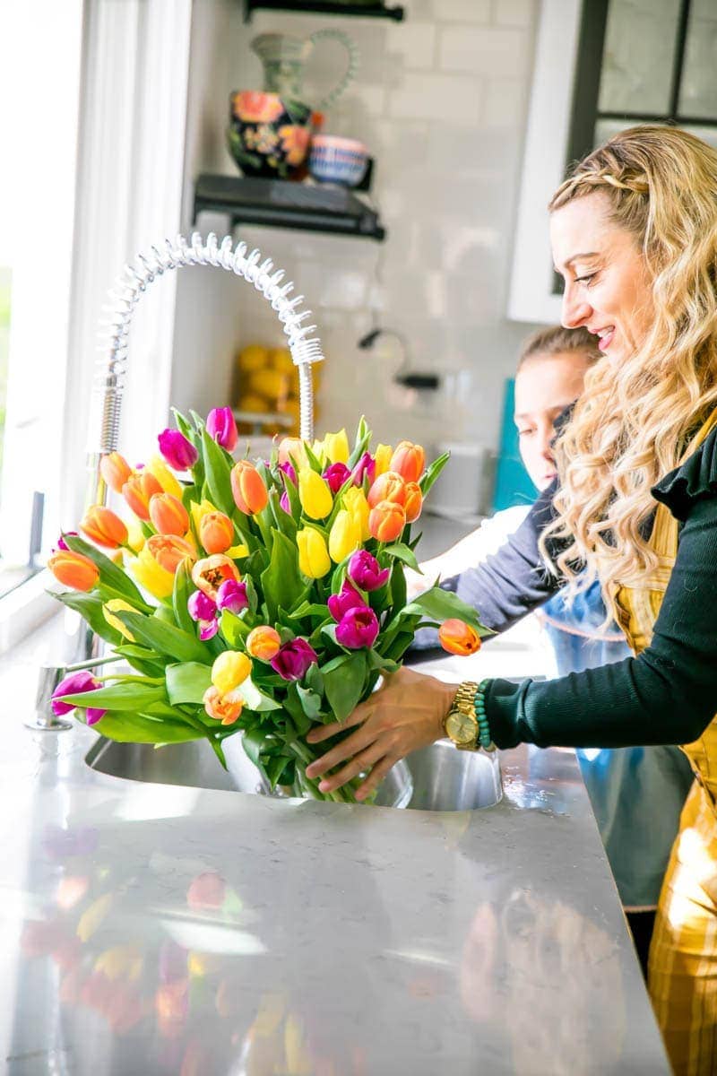 For more than 40 years, 1-800-Flowers.com® has been putting smiles on the faces of moms near and far for Mother’s Day. Recently unveiling their 2018 Mother’s Day collection with a broad range of price points, 1-800-Flowers.com makes it so easy to provide magic moments to those who matter the most! #mothersday #mothersdaygiftguide #bestflowersformom #flowerarrangments #flowers #giftingflowers #flowersfortable #tuliparrangements #citygirlgonemom