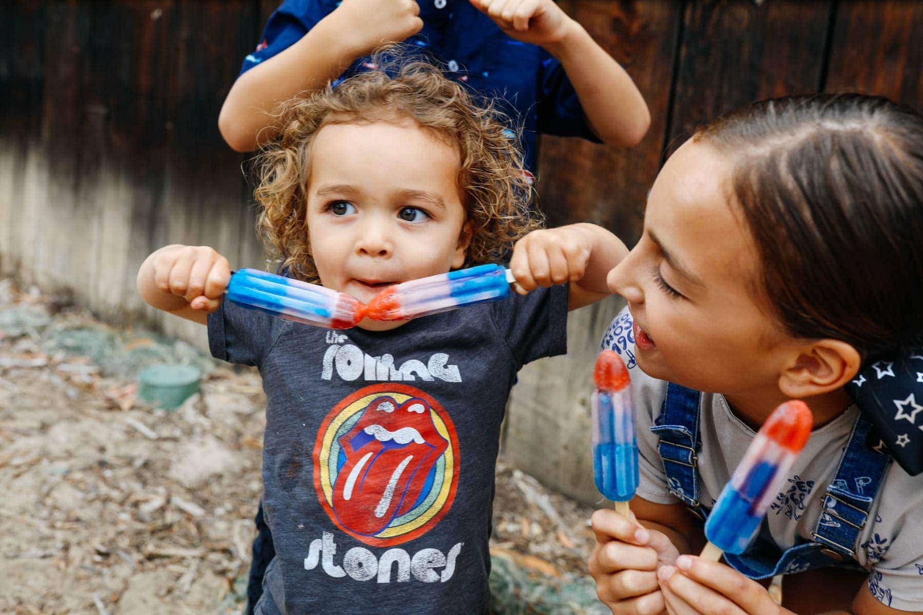 kids eating popsicles 