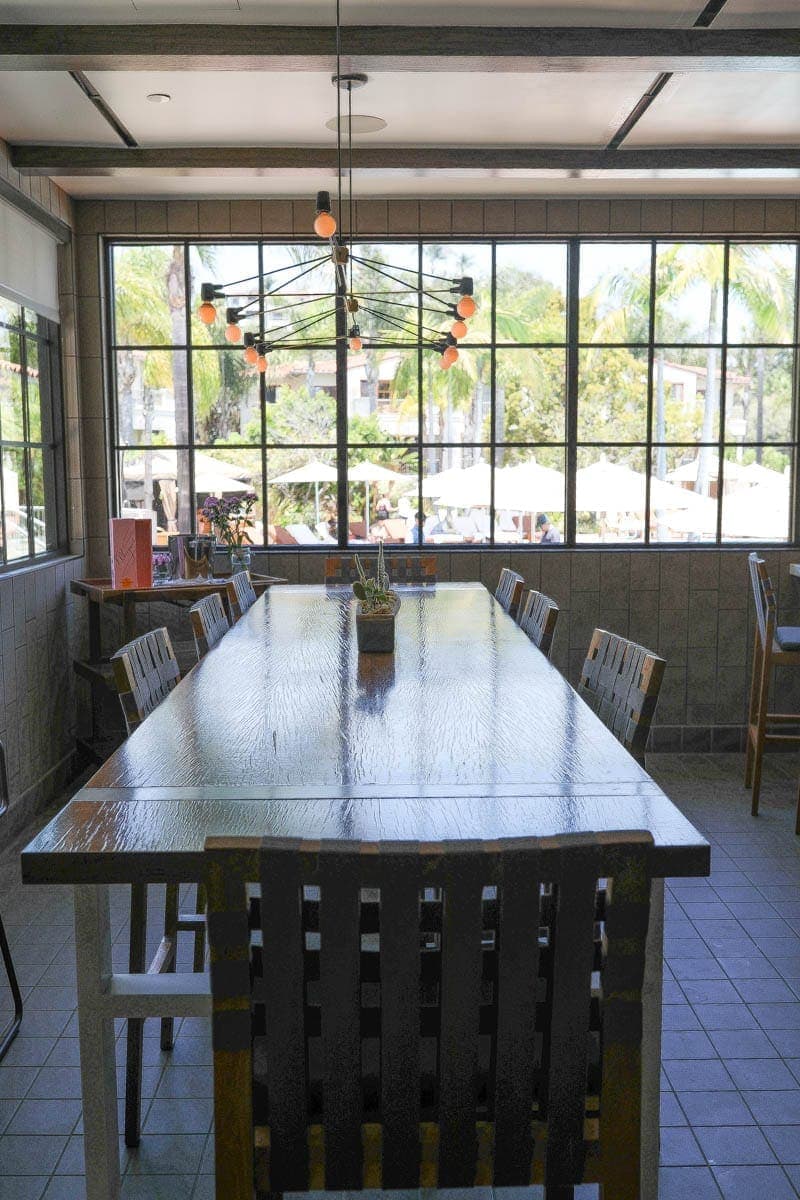 Chairs and Table with Cute Ceiling Accent #familytravelsandiego #sandiego #fourseasonsresidenceclub #bigfamilytravel 