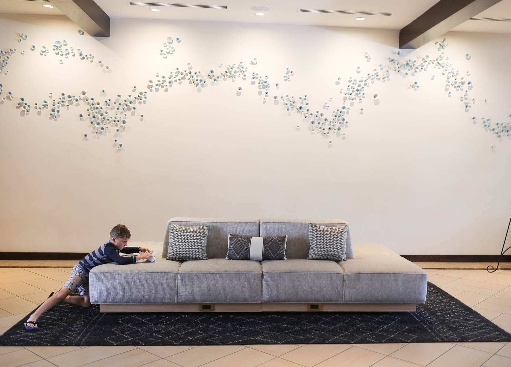 Hotel Waiting Area #familytravelsandiego #sandiego #fourseasonsresidenceclub #bigfamilytravel 