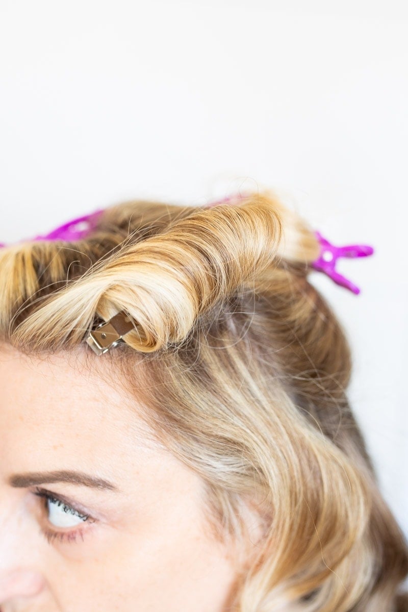 How To Create A Vintage Wave Hair Style - Step 4.6 #hairstyle #pinup #pinuphair #vintagewaveshair