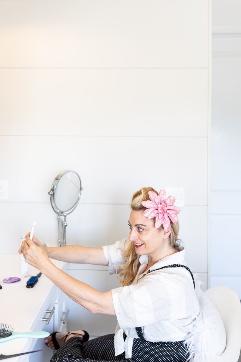 Mom taking a selfie after a Pin Up Hairstyling #pinuptutorial #vintagehairstyle #hairstyle #citygirlgonemom #hairstyle #hairstyling #vintagewaves #vintagelook #hair