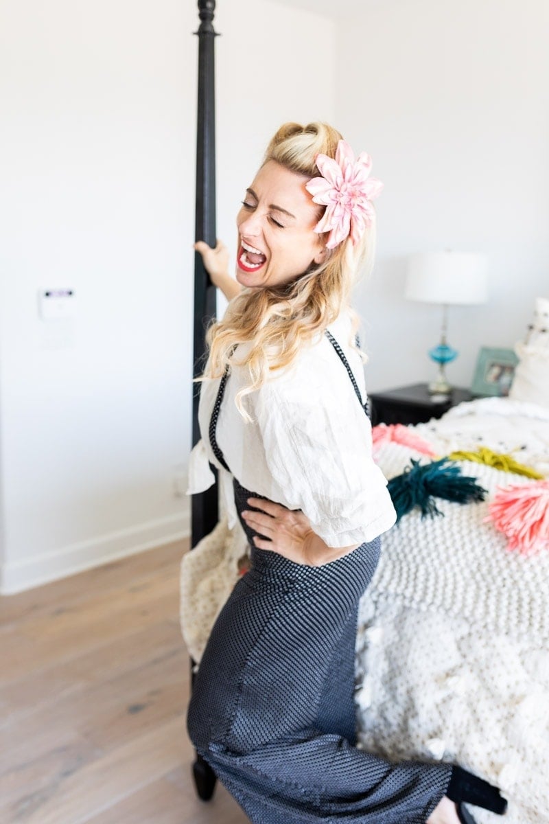 Pin Up Hair Styles Are On The Rise! And What Better Way To Learn How To Rock Vintage Hair Than With A Former Pi-Up Model herself. Check out This Fun Easy Style That You Too Can Do! #vintagehair #pinuphair #pinuptutorial #vintagewaves #hairstyles #citygirlgonemom