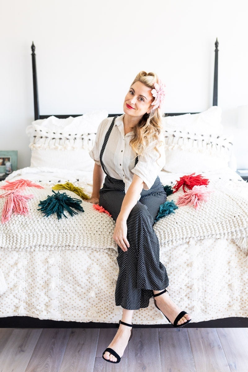 Pin Up Hair Styles Are On The Rise! And What Better Way To Learn How To Rock Vintage Hair Than With A Former Pi-Up Model herself. Check out This Fun Easy Style That You Too Can Do! #vintagehair #pinuphair #pinuptutorial #vintagewaves #hairstyles #citygirlgonemom