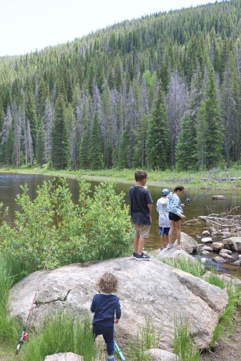 kids fishing