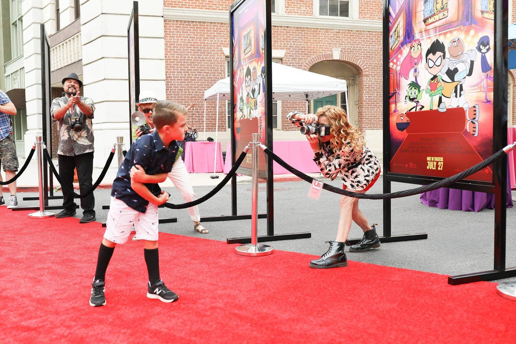 Kid Posing in Front of A Lady Photographer at Warner Bros Studios #hollywood #warnerbrothers #teentitansgotothemovies #citygirlgonemom