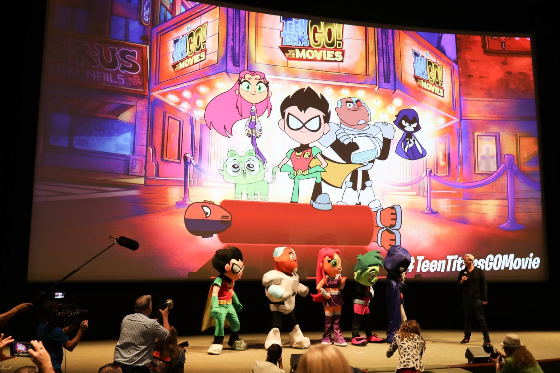 Teen Titans Go to The Movies Mascots on Stage #hollywood #warnerbrothers #teentitansgotothemovies #citygirlgonemom