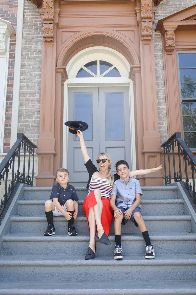 Mom and 2 Kids on the Stairs #hollywood #warnerbrothers #teentitansgotothemovies #citygirlgonemom