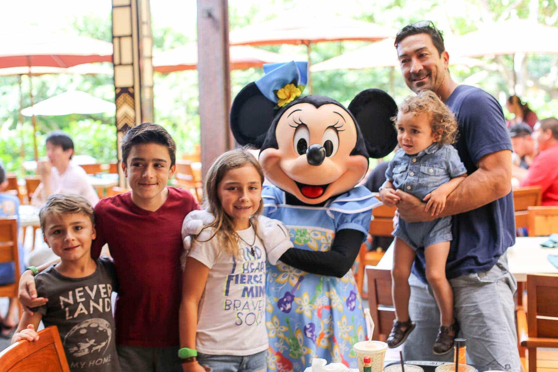family with Minnie mouse