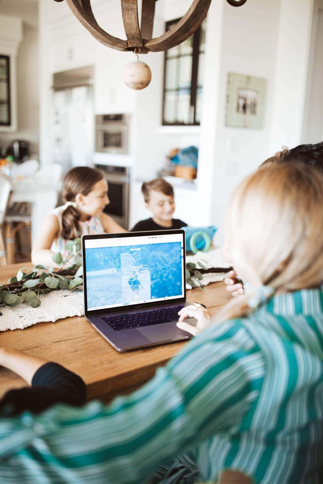 mom on computer