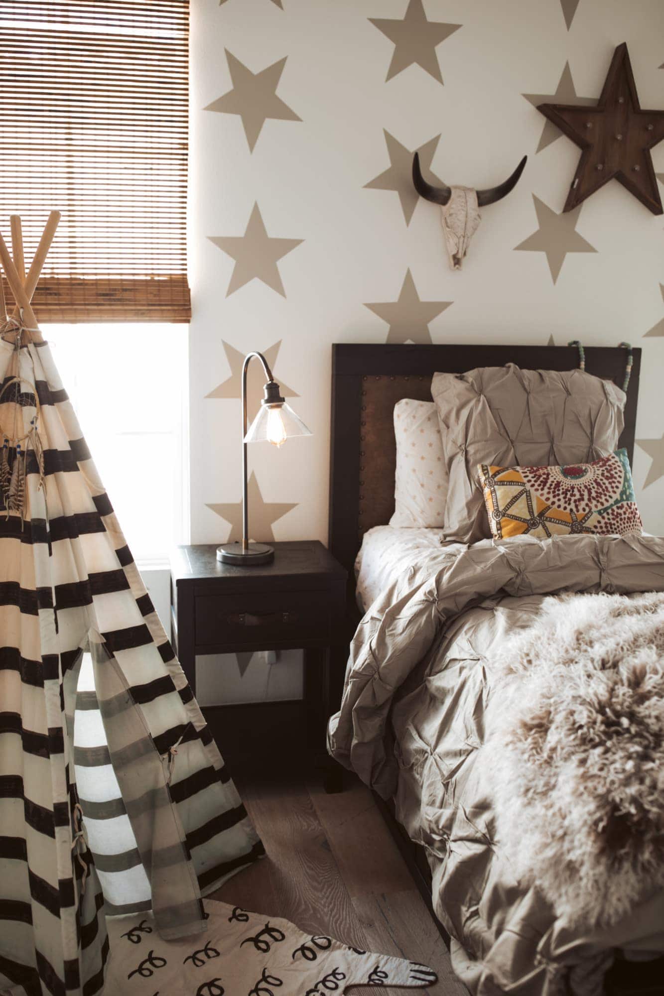 boy's bedroom with teepee