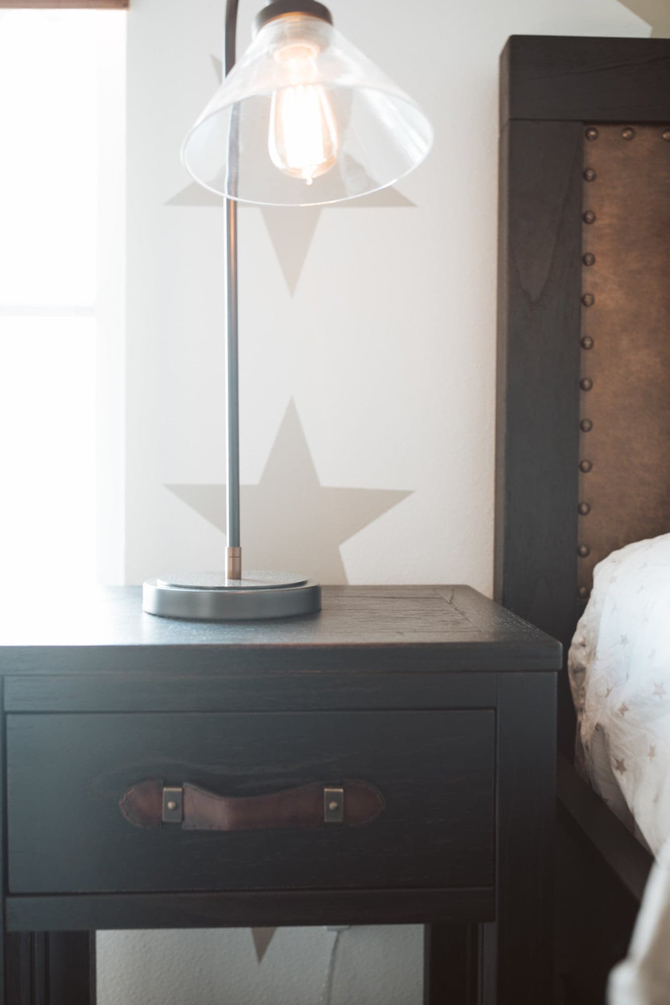 Night stand with lamp