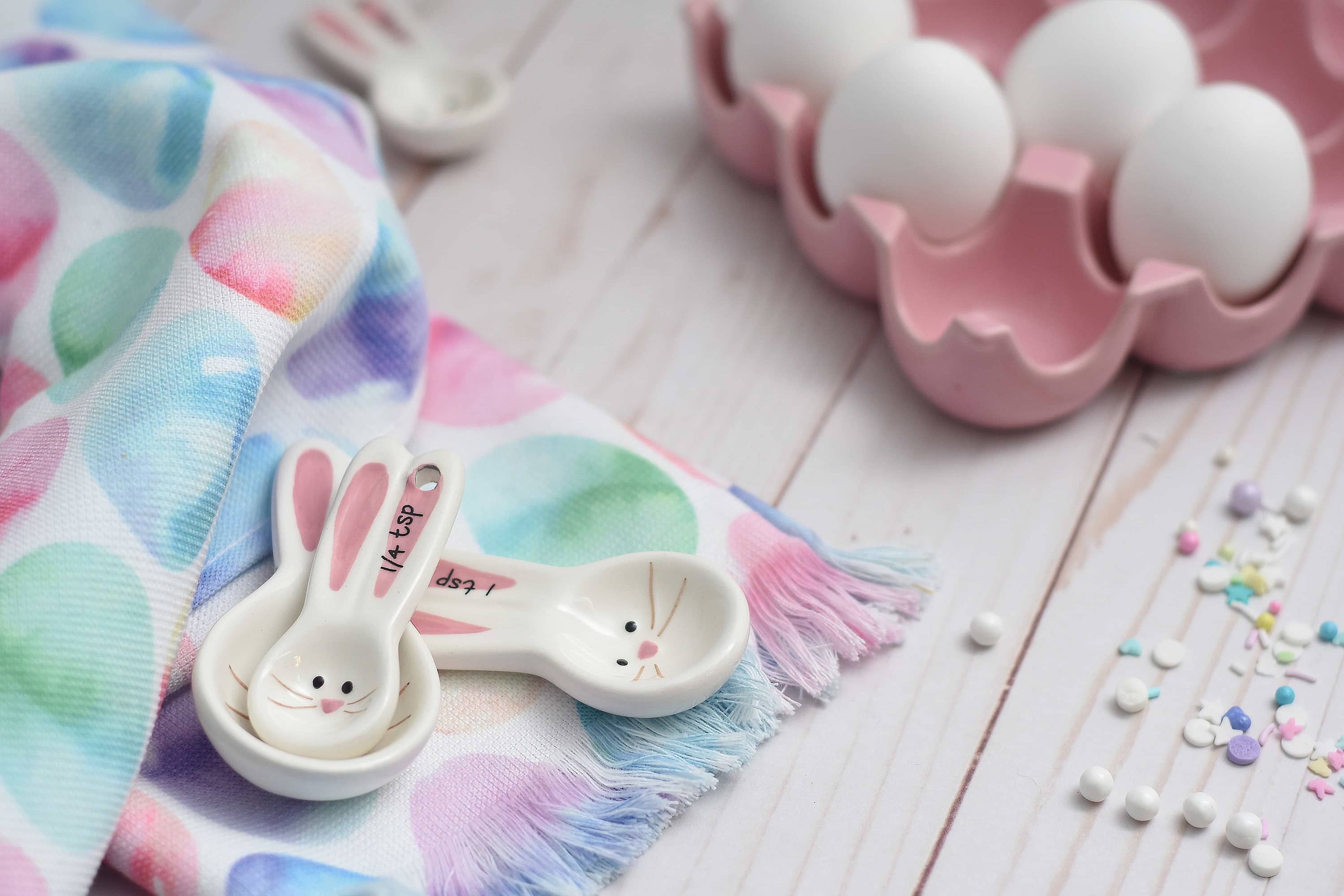 easter measuring spoons