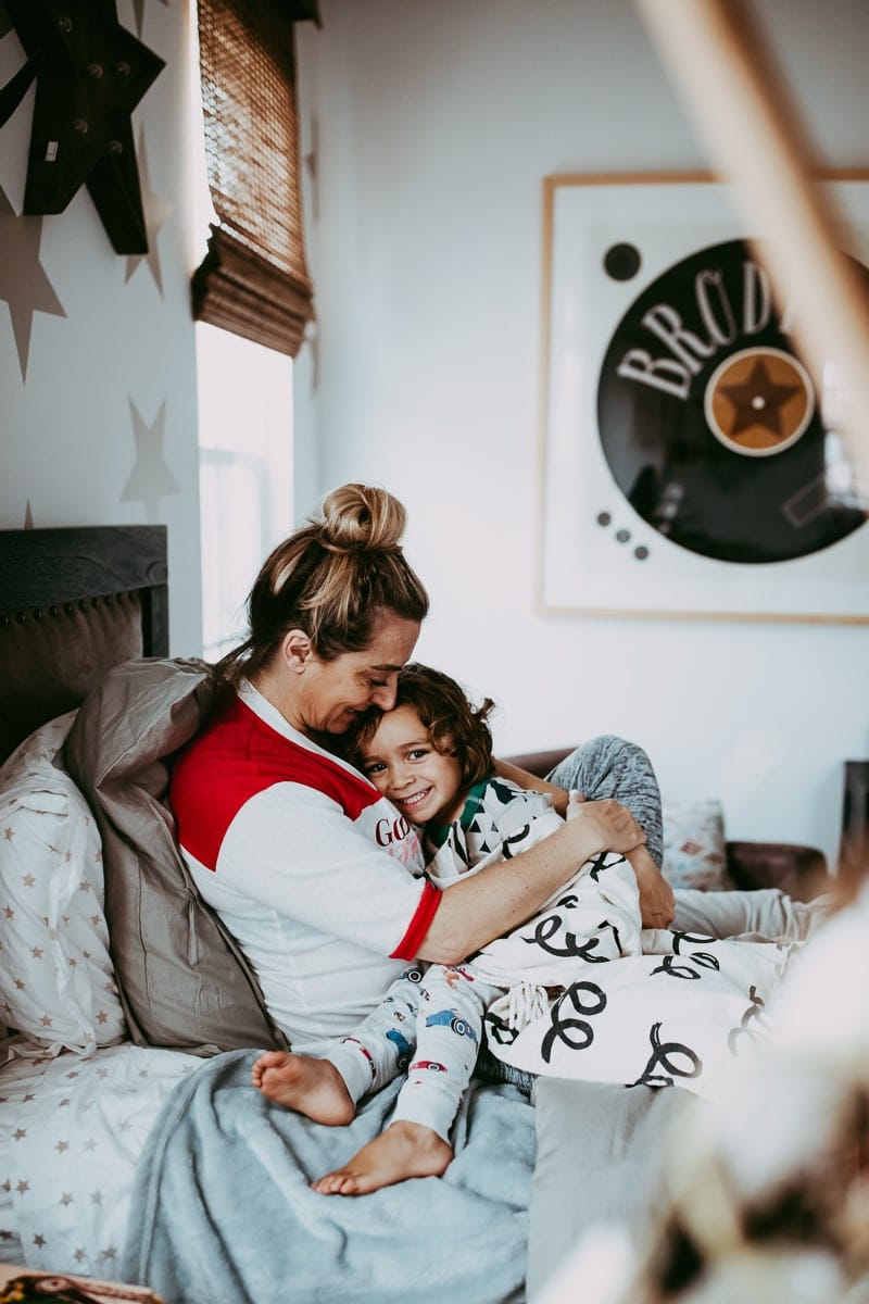 mom and toddler hugging