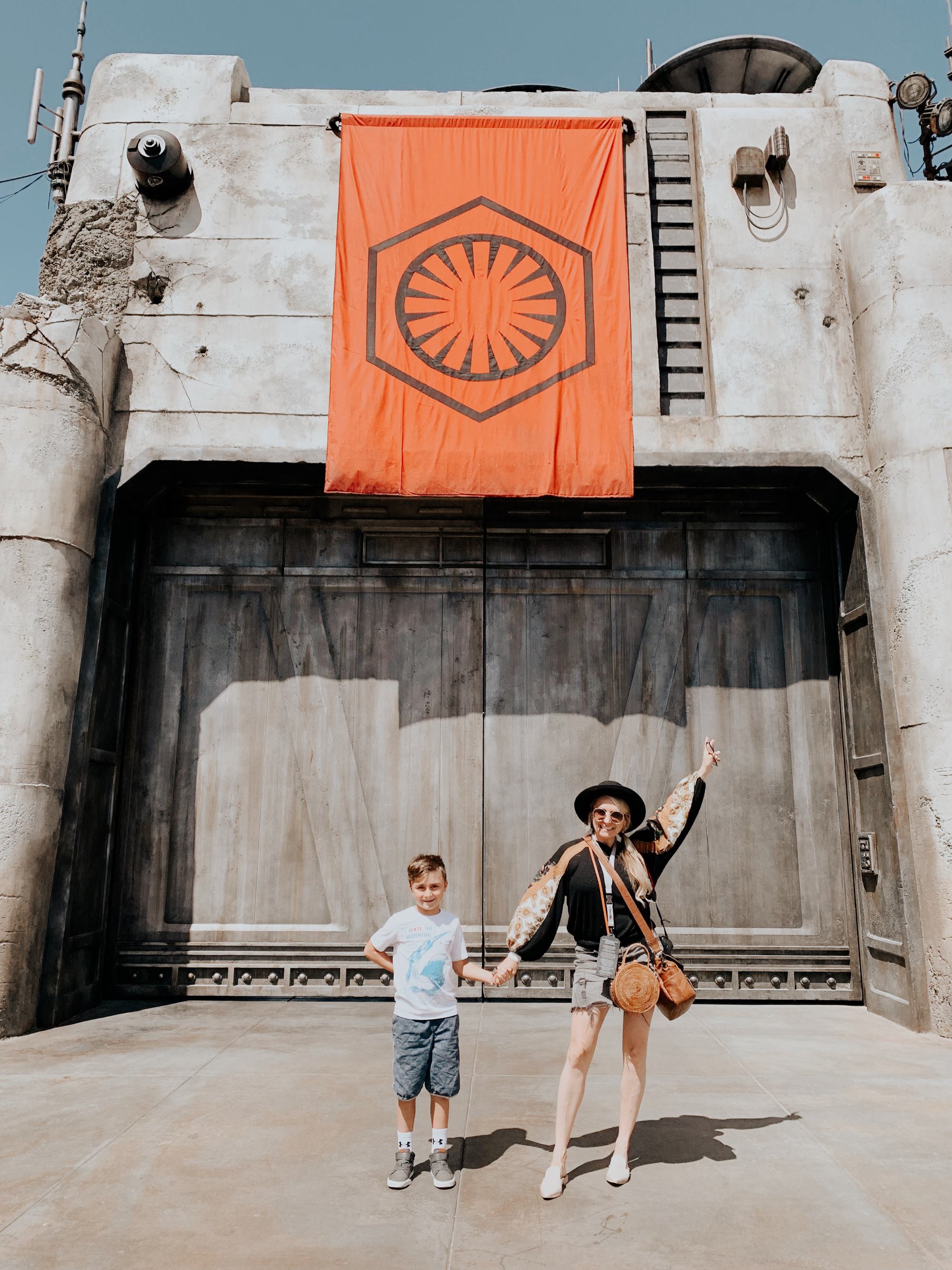 disneyland mother and child