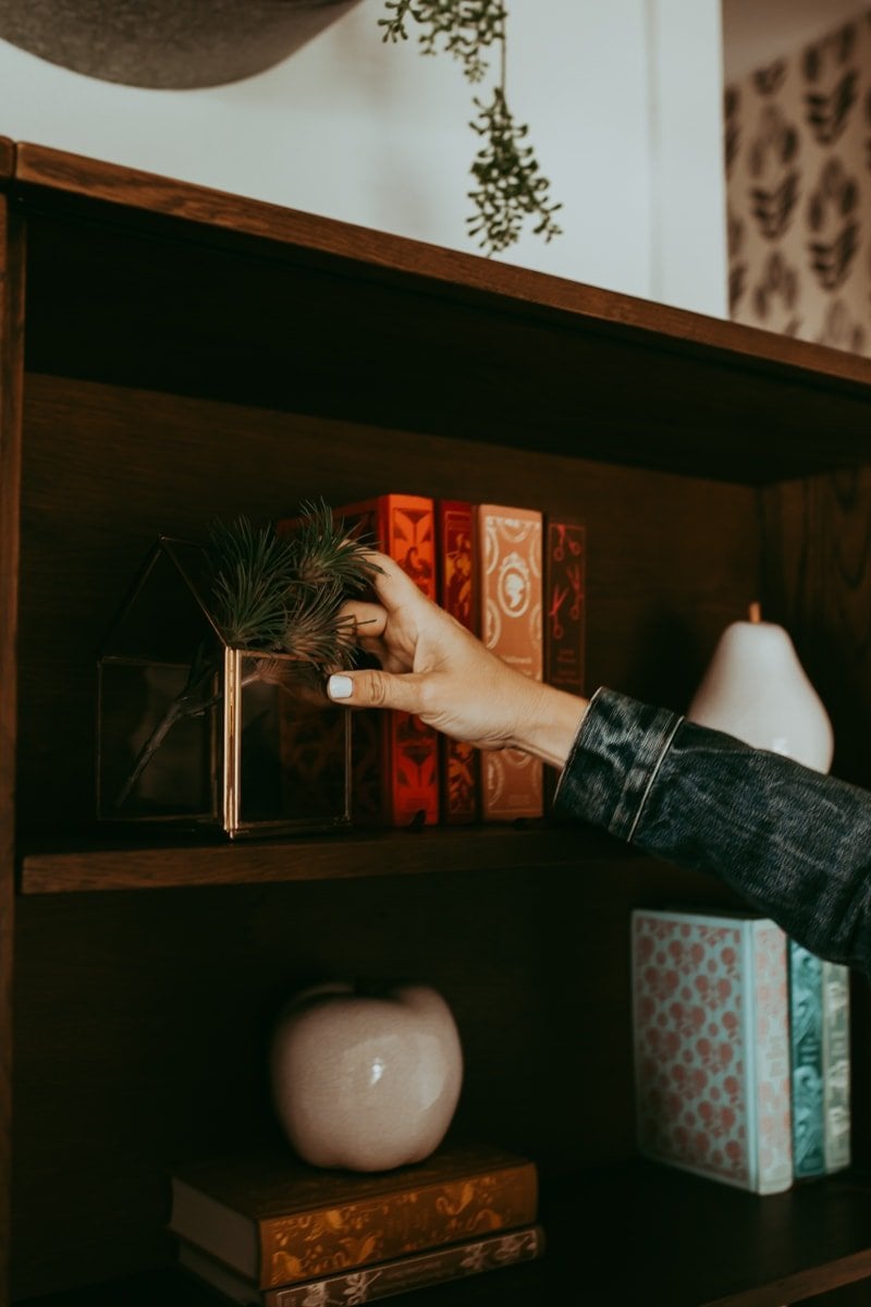 hands bookshelf style