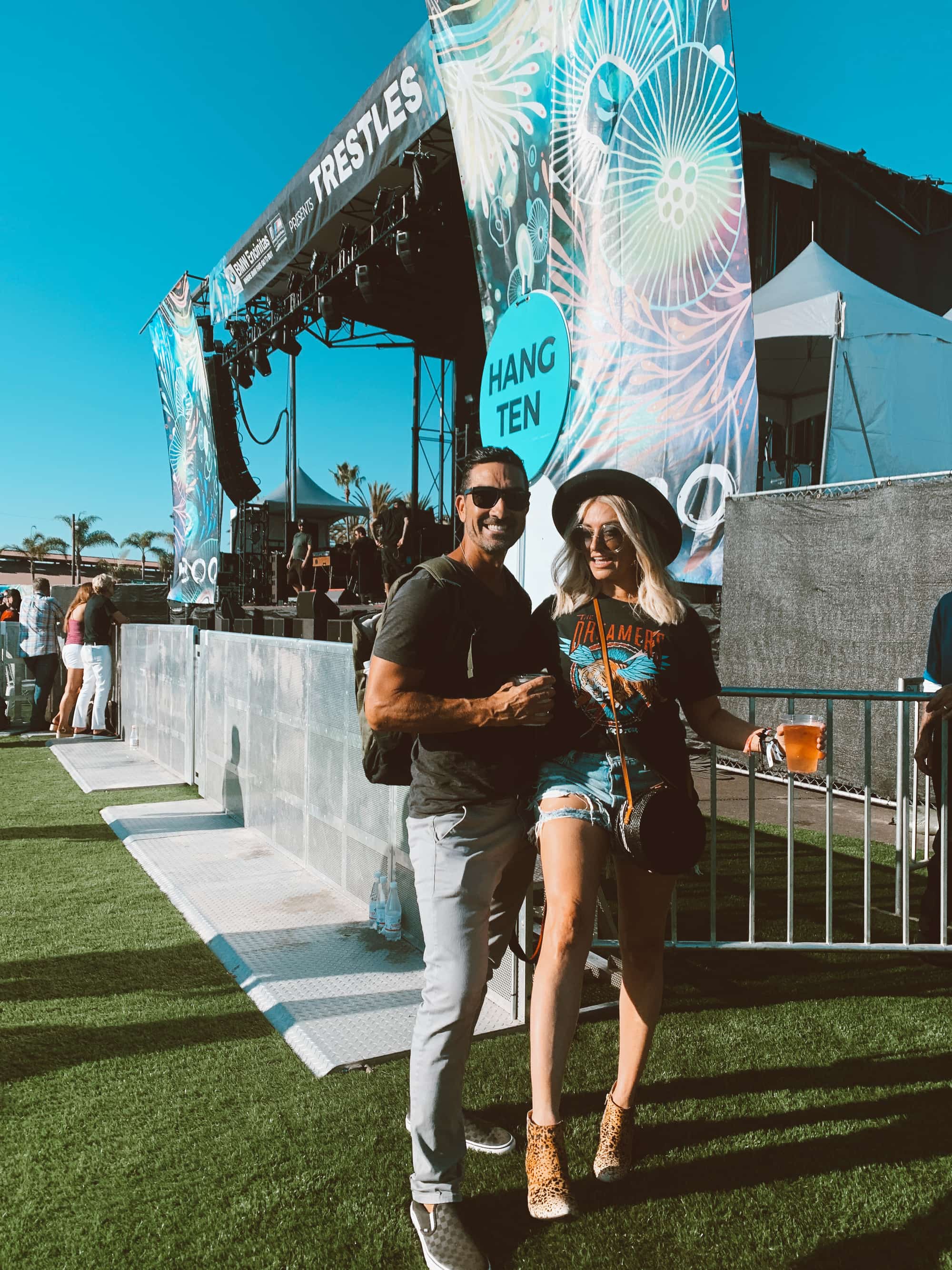 couple at music festival