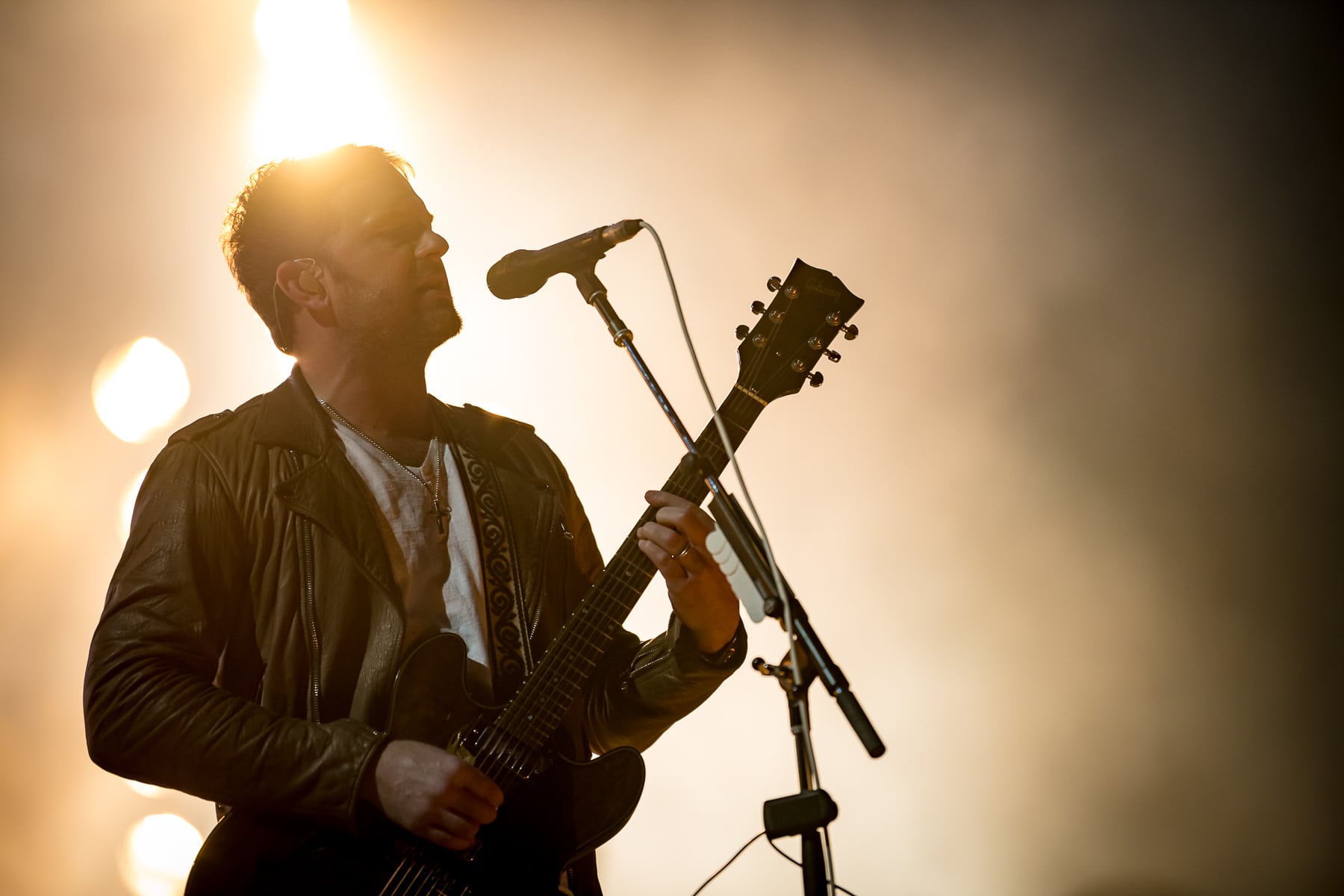 kings of leon band onstage