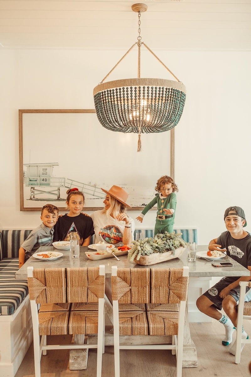 family eating lunch