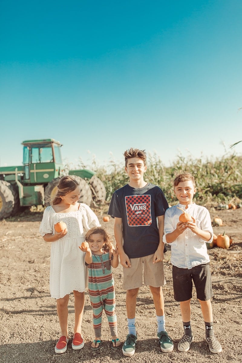 kids at pumpkin patch