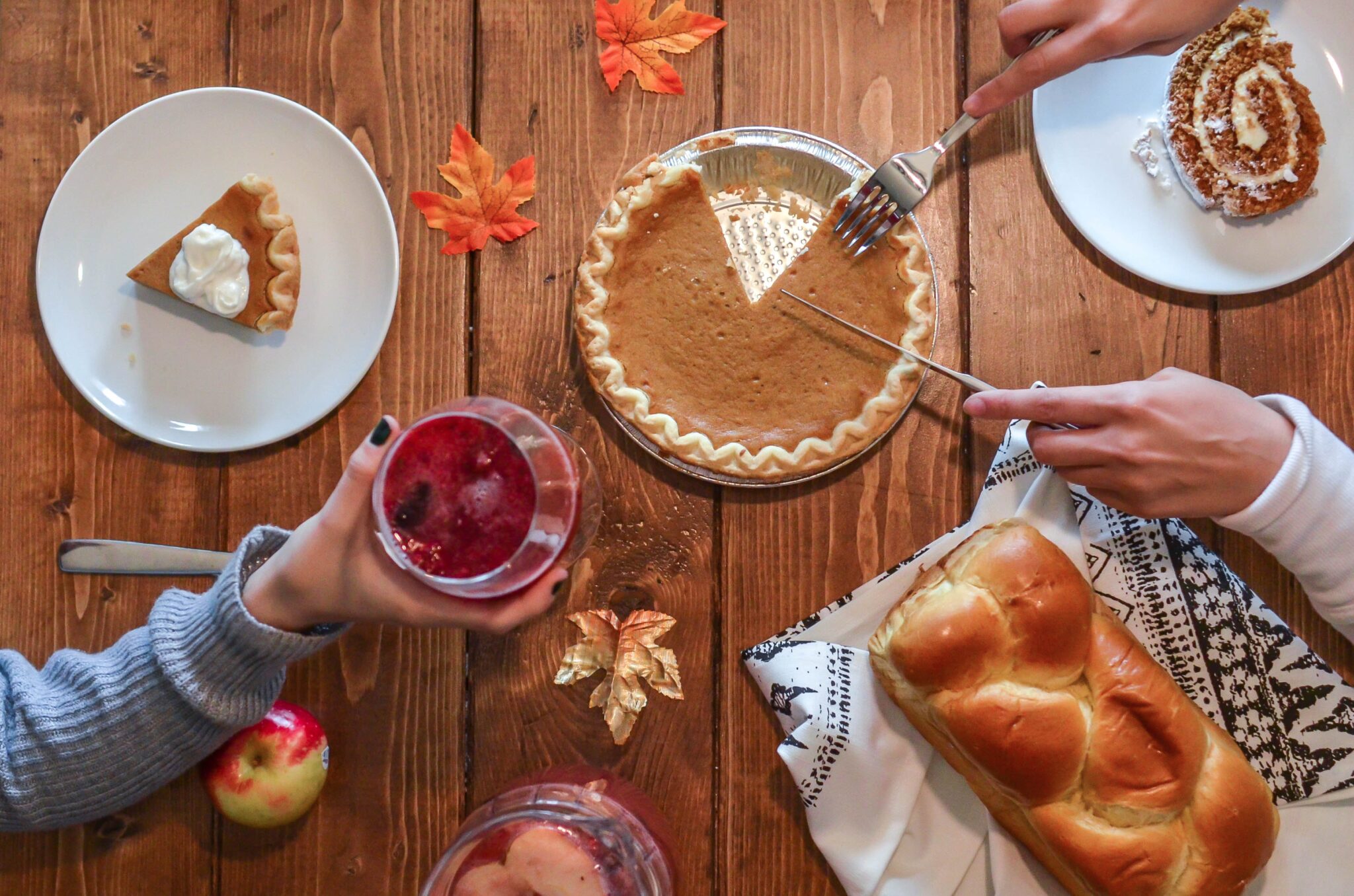 eating pumpkin pie