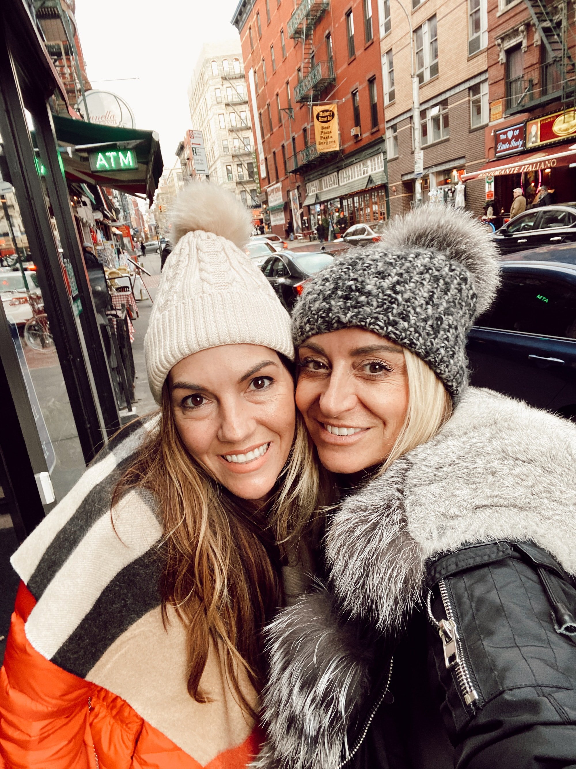 women selfie in new york city