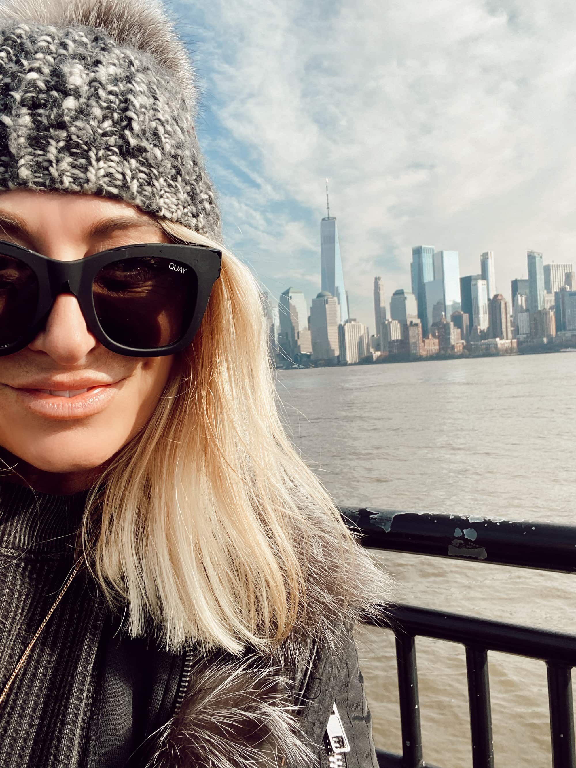 woman selfie with new york city skyline