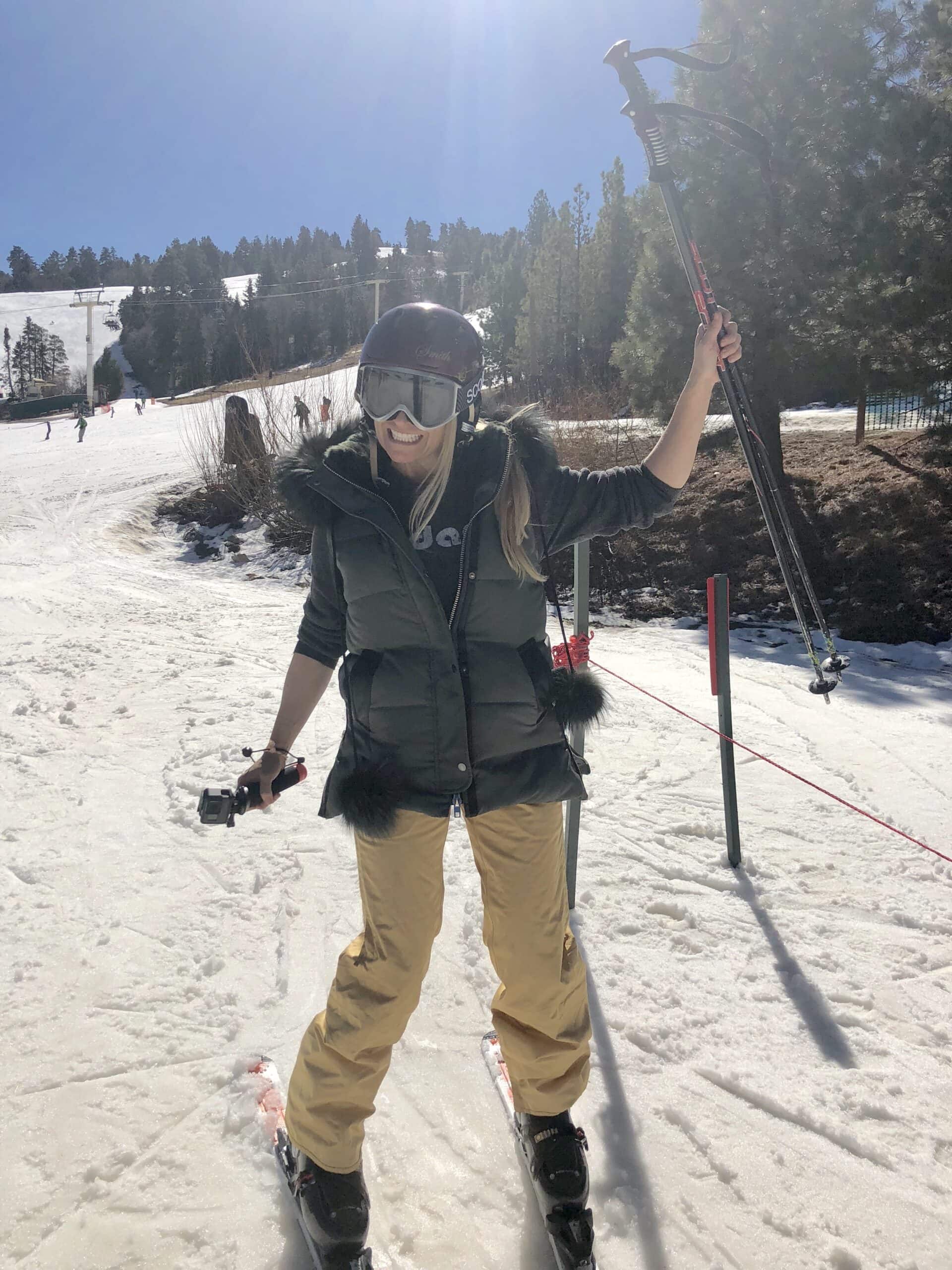 woman skiing 