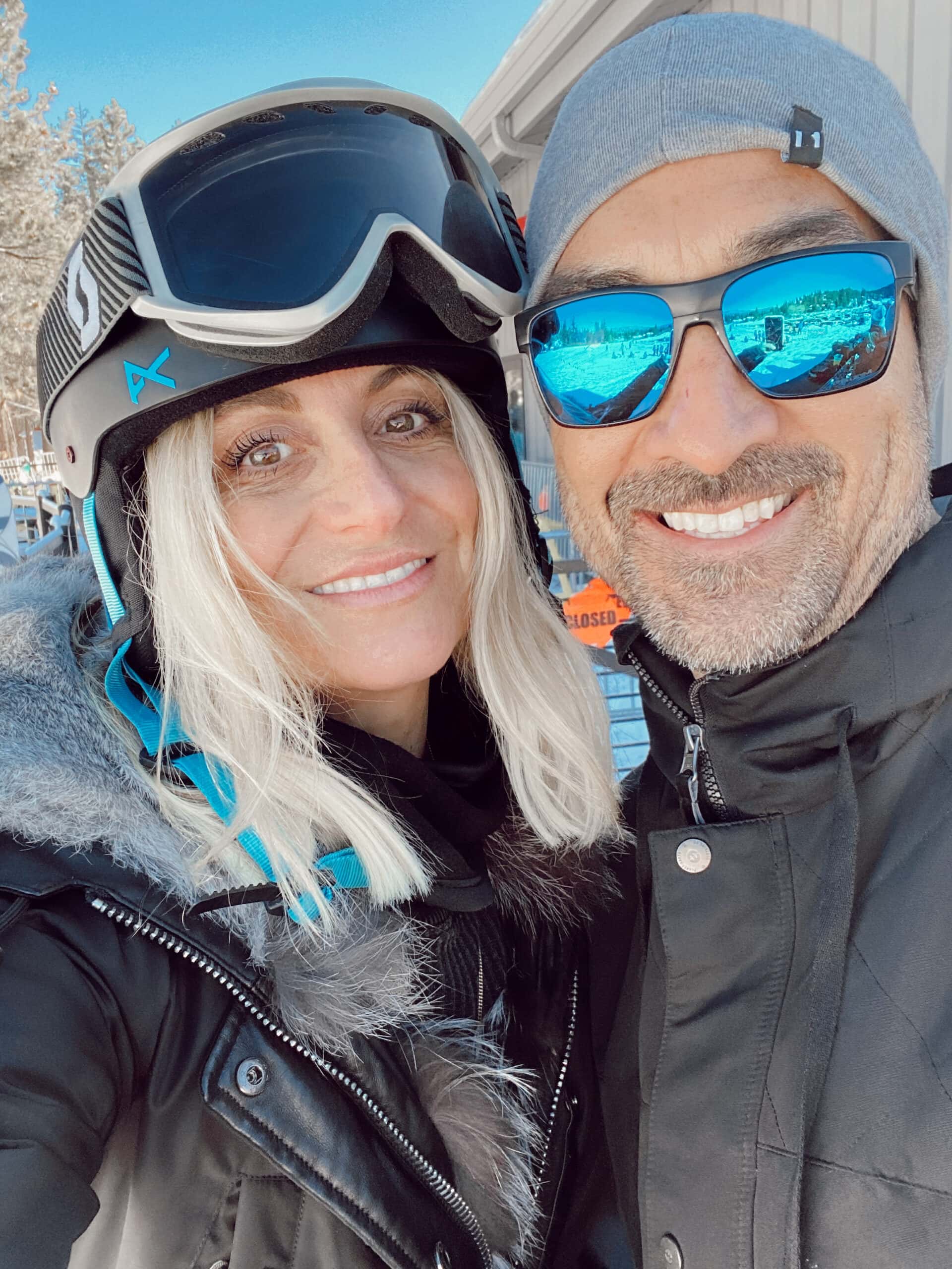 skiing couple