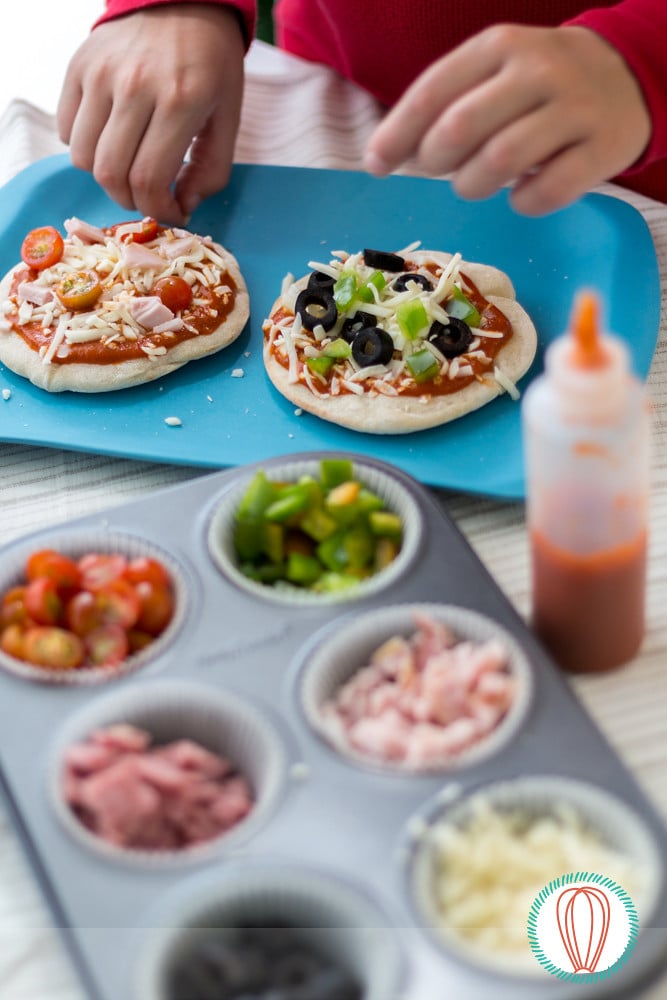 kid making pizza