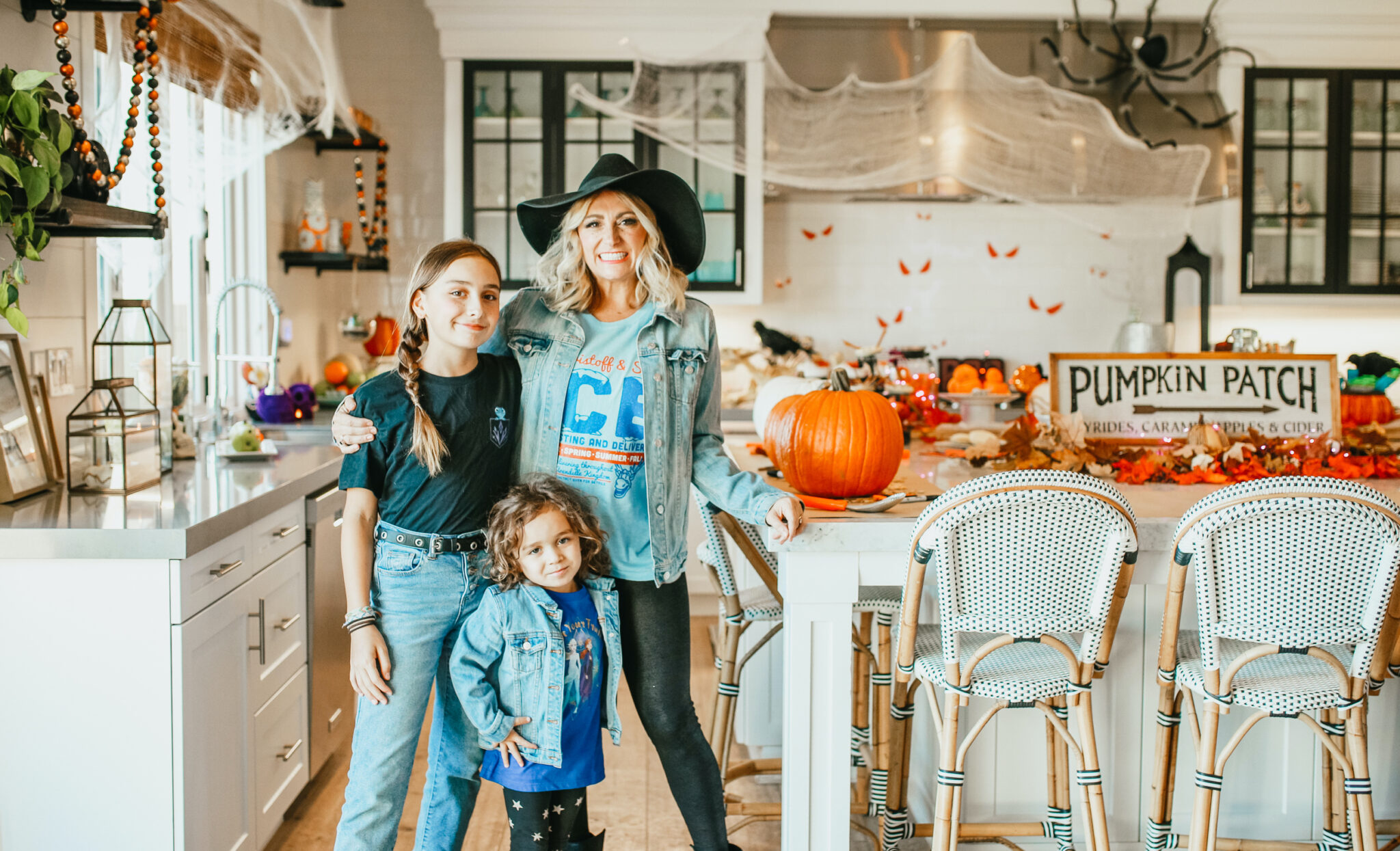 mom and kids for halloween