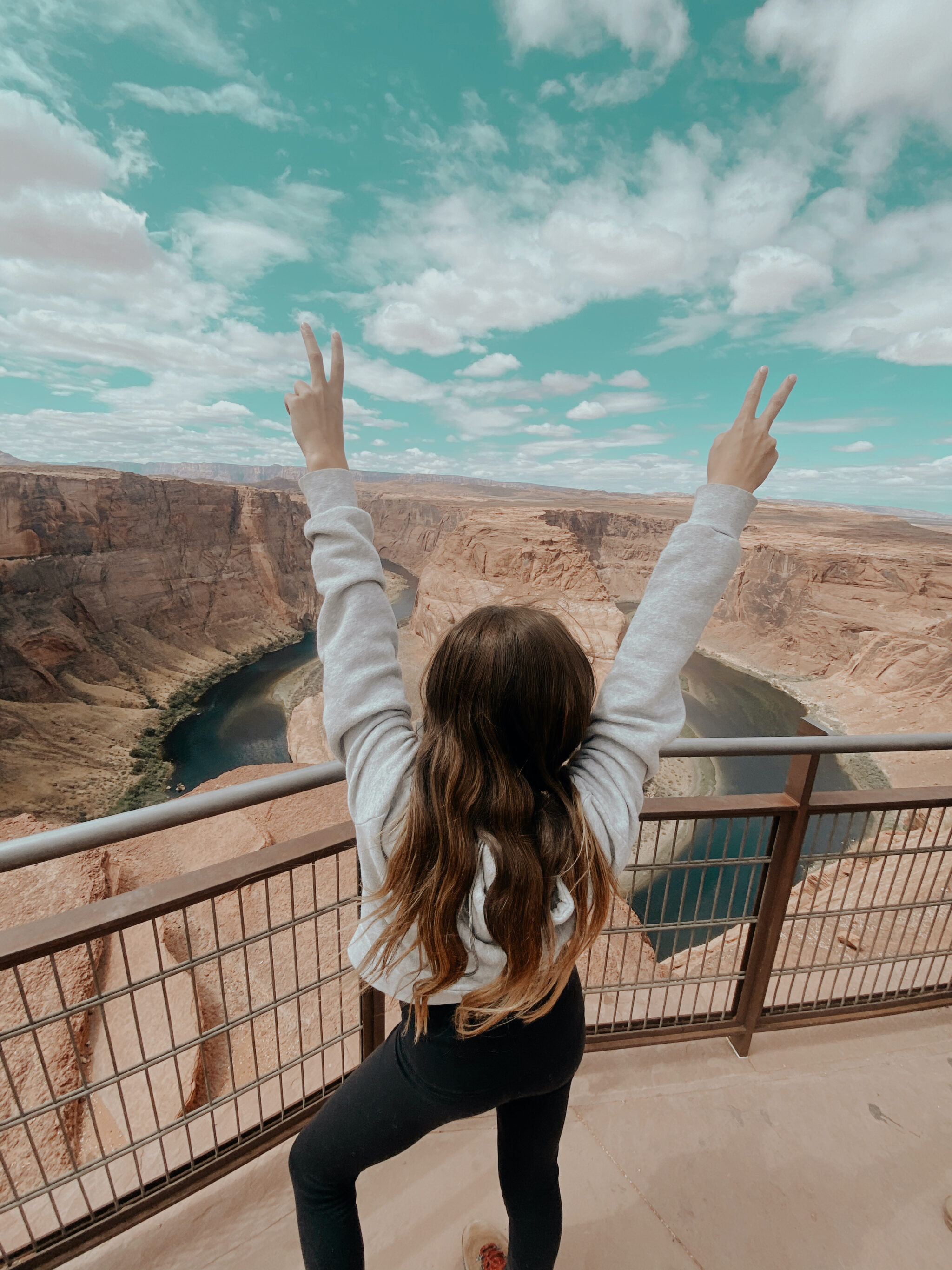 girl posing at horseshoe bend