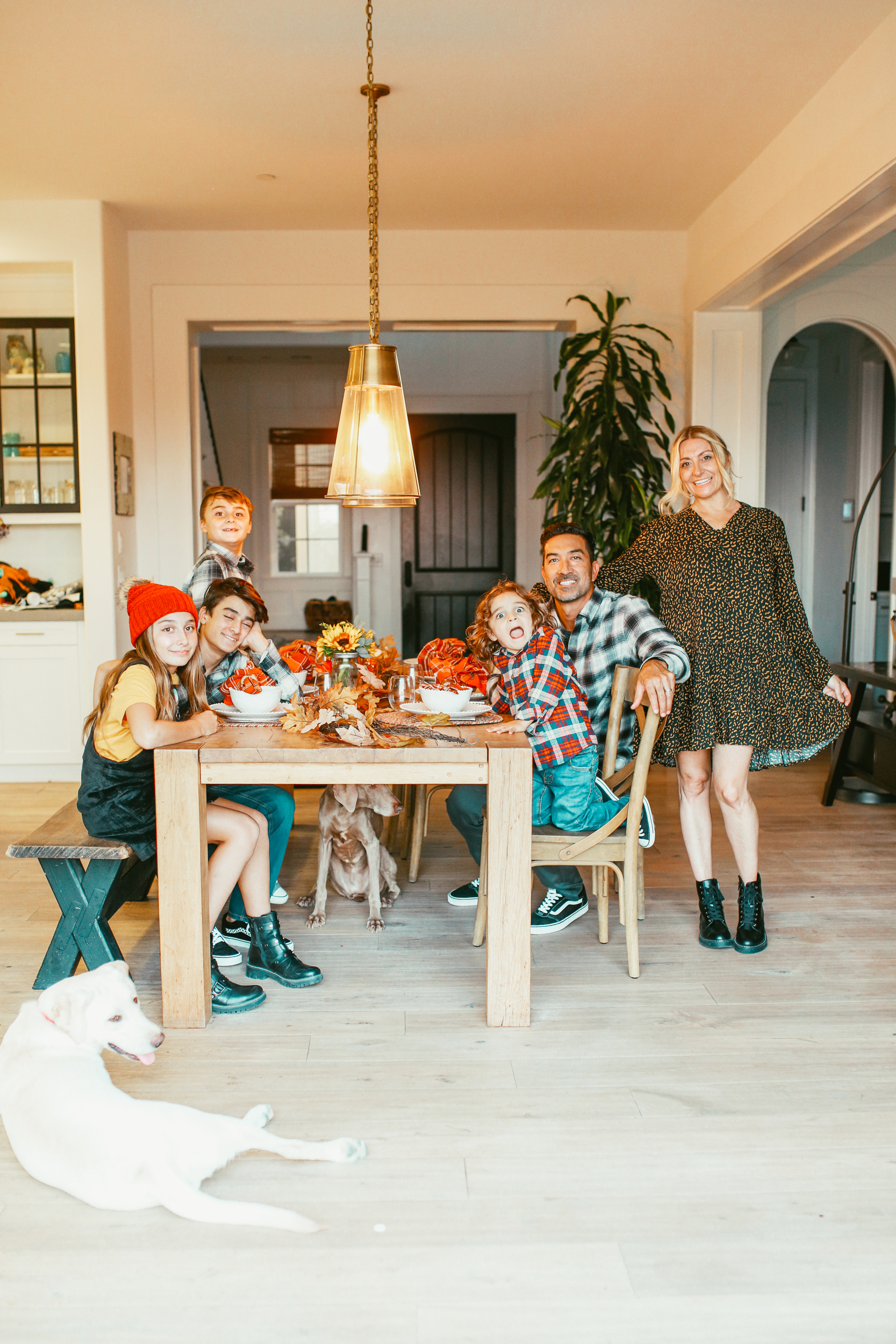 family at thanksgiving dinner