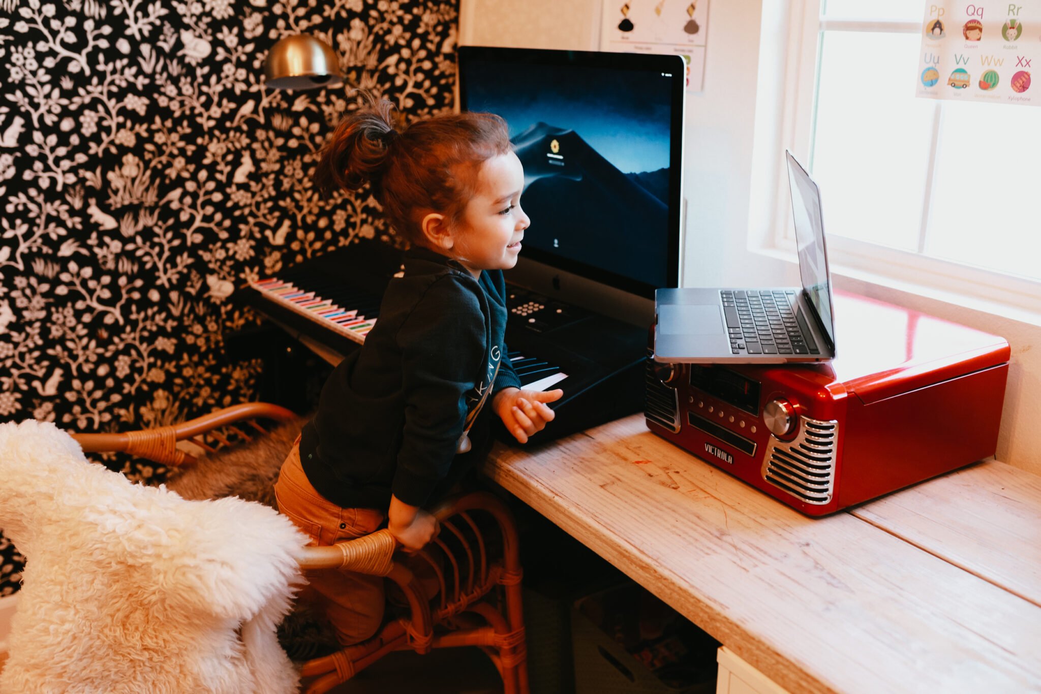 boy learning in online classes