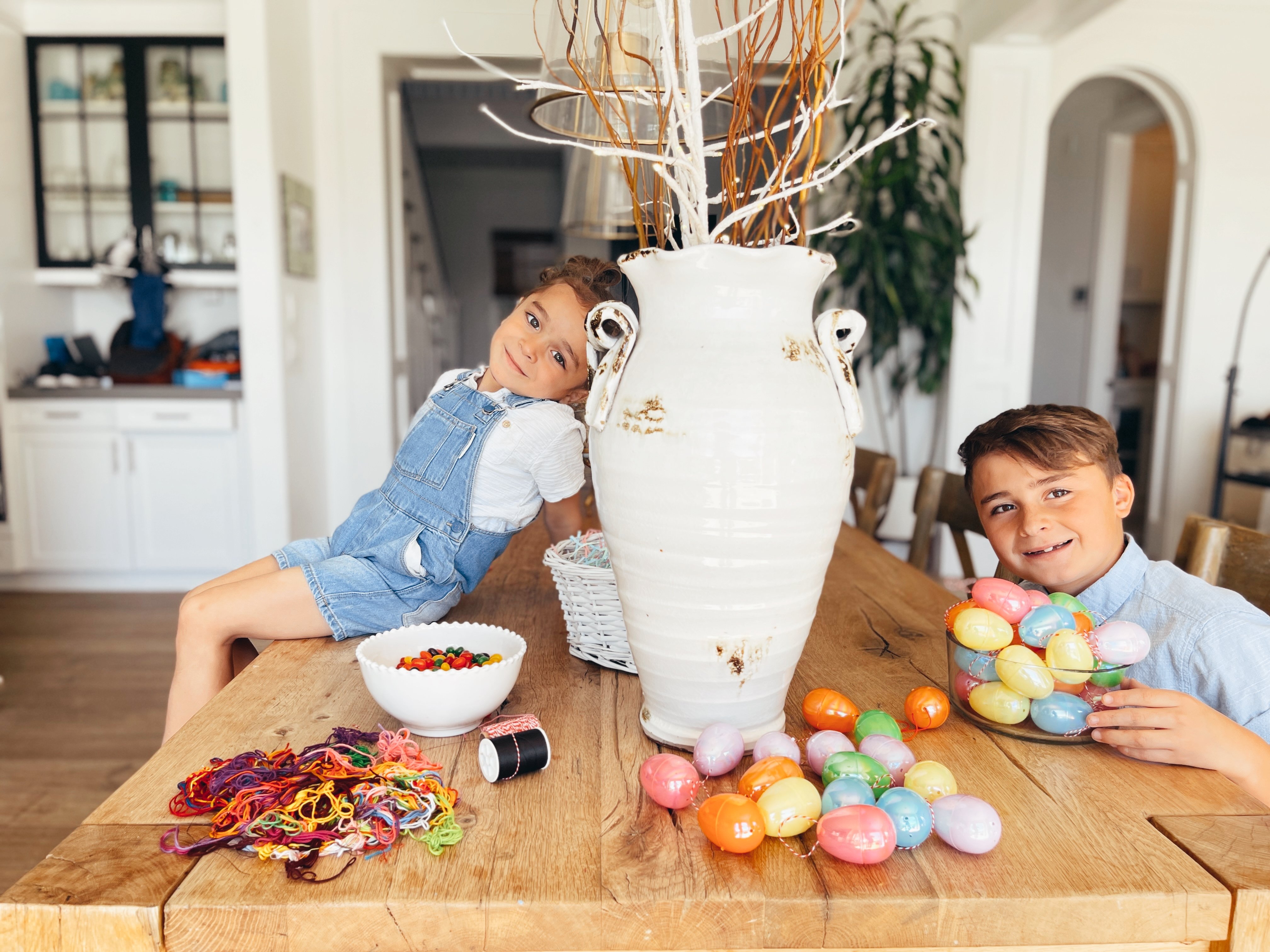 kids decorating for easter