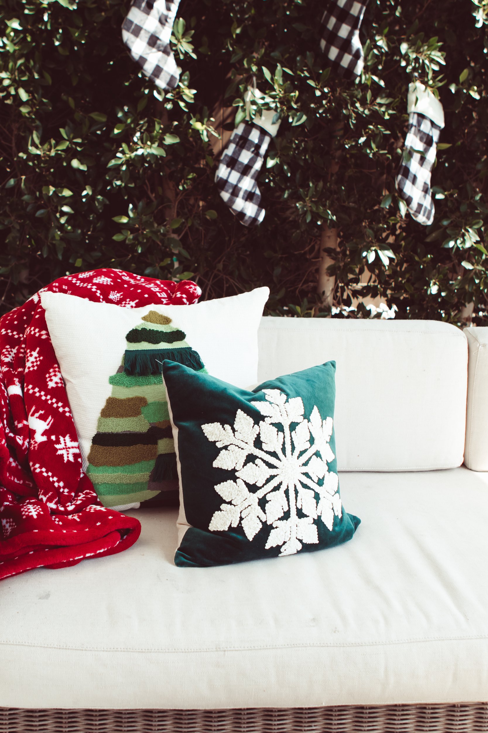 Outdoor holiday best sale throw pillows