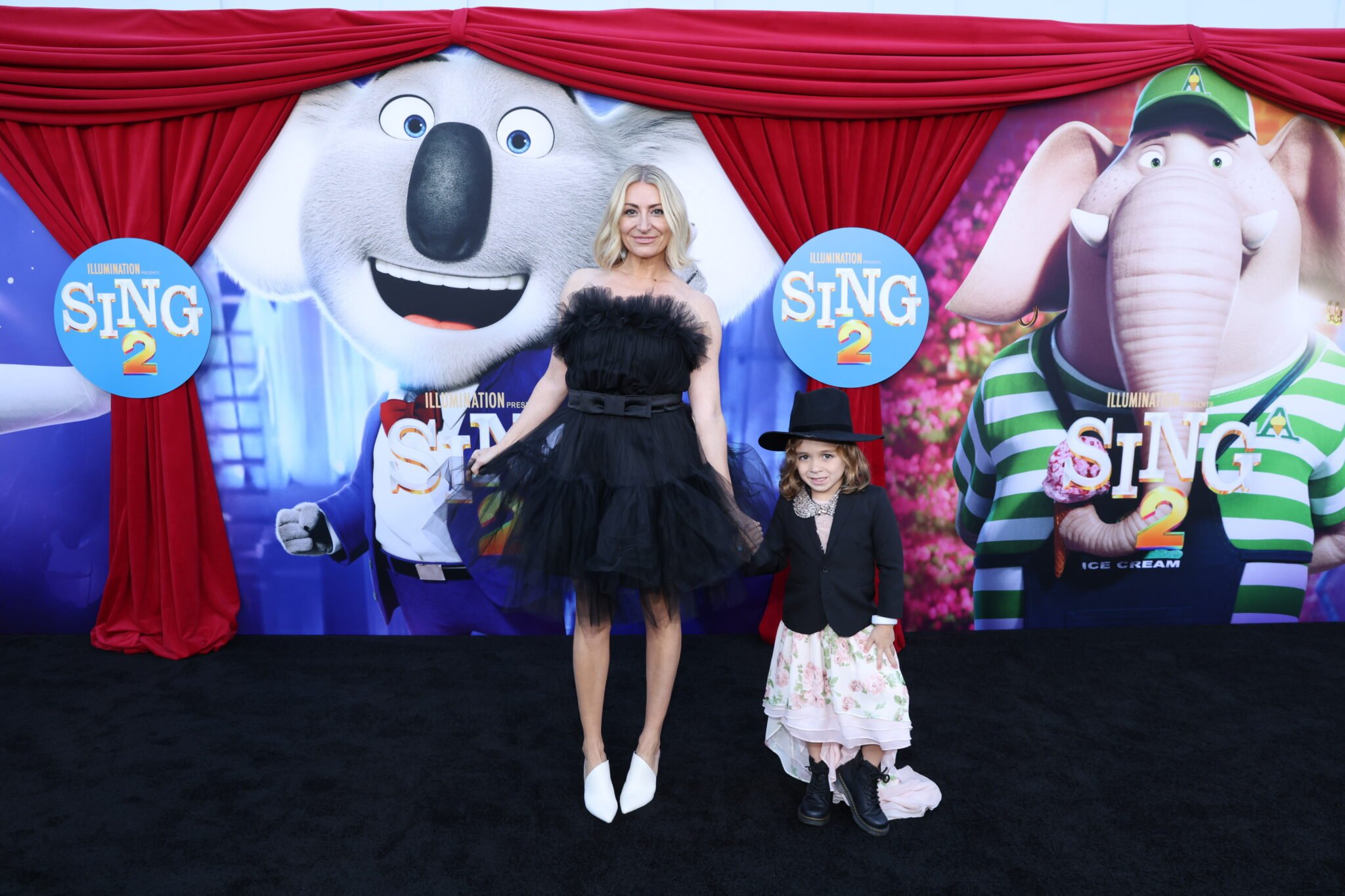 mom and son on red carpet for sing 2