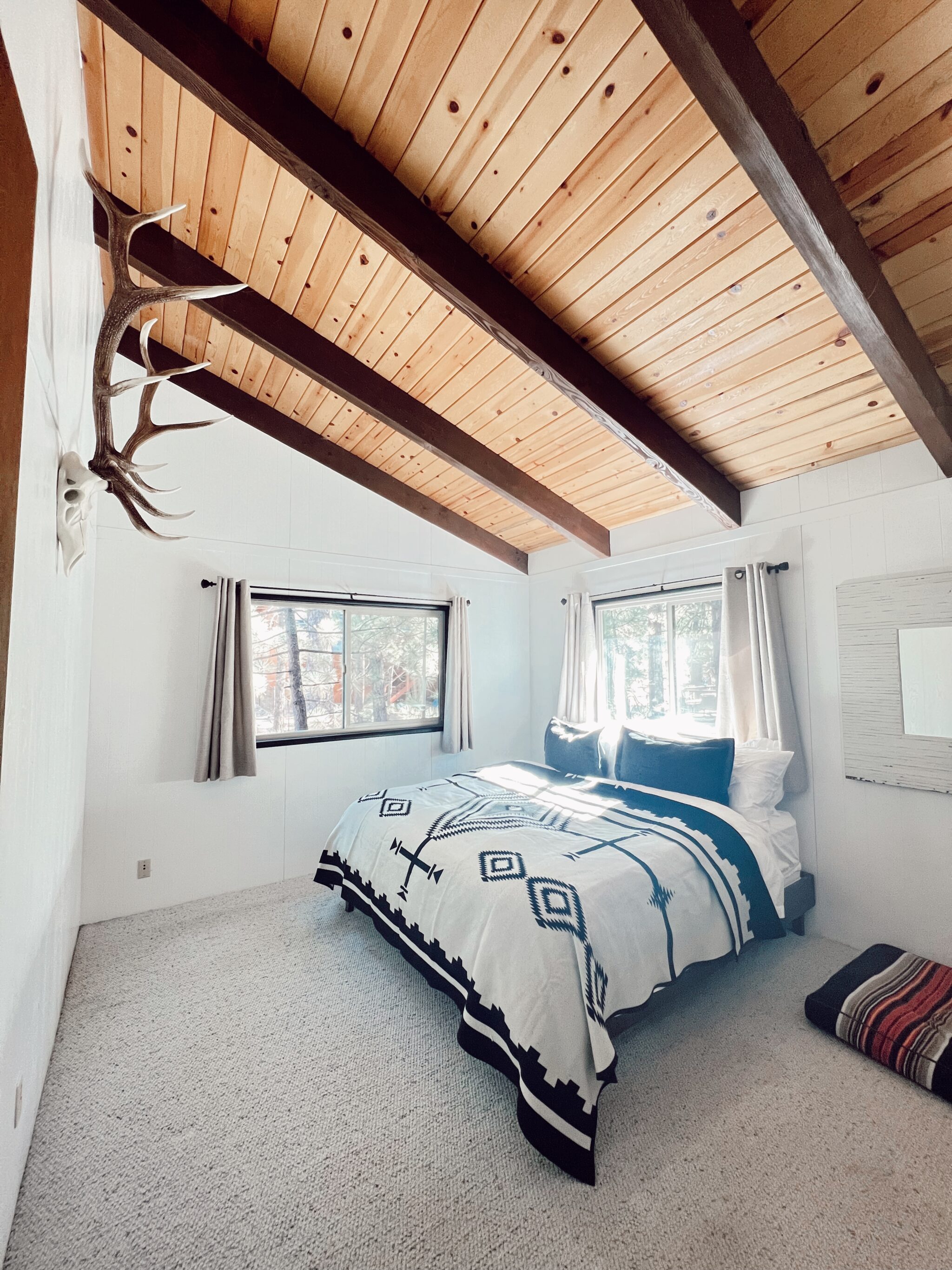 Comfortable and Cozy: 30 Attic Apartment Inspirations